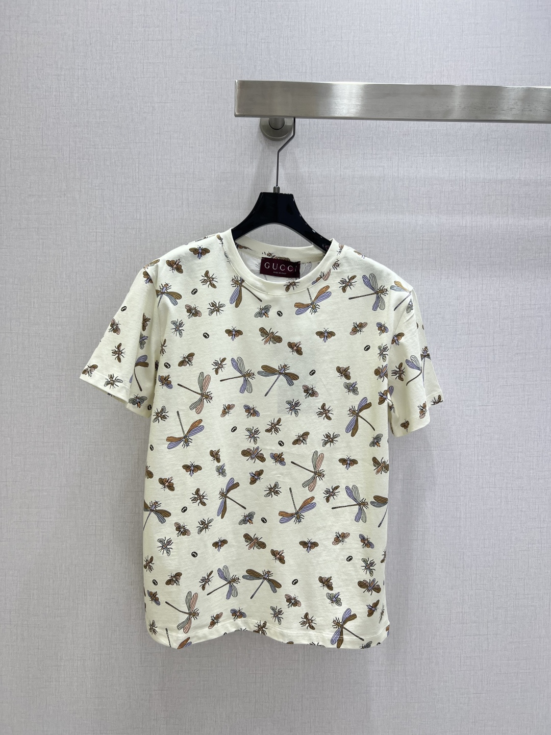 NO:793821,Highly recommended for the early spring of 26, the new dragonfly painted short-sleeved T-shirt is made of cotton fabric with a soft and delicate texture; custom-made washed wheat accessories are available. The fit is comfortable and good-looking!  One color SML code high quality ABC,,T-shirt,tees,t-shirt,19860909强烈推荐 26早春新款 蜻蜓彩绘短袖T恤 采用棉面料质感柔软细腻；定制洗水麦辅料齐.版型合身上身效果舒适好看！一个色 SML码 高品质ABC,,T-shirt,tees，t-shirt,,Women's clothing