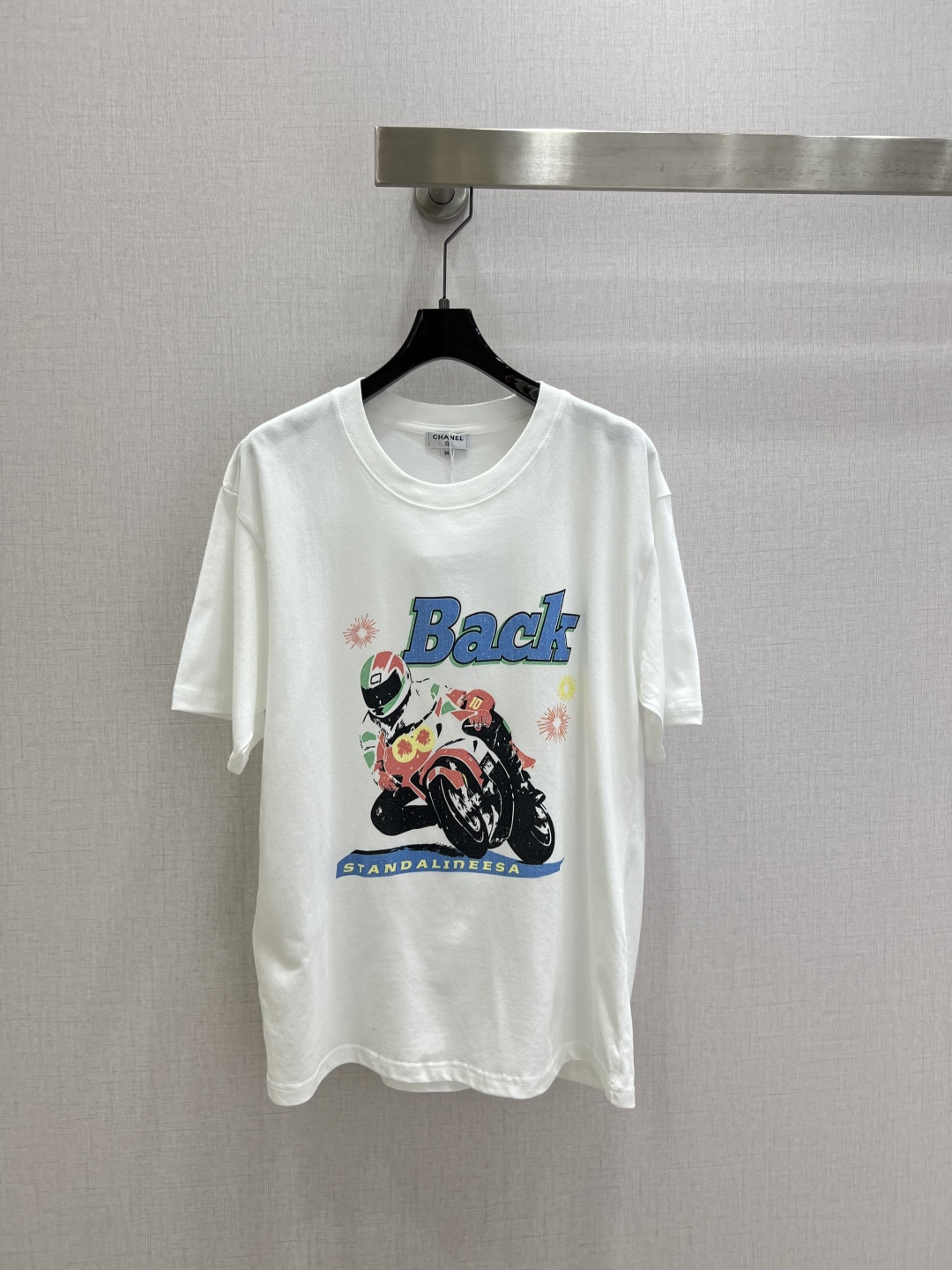 NO:798824,Highly recommended 26 spring and summer new style cartoon printed short-sleeved T-shirt, pure cotton material, light and breathable, super comfortable to wear in spring and summer! White base + cartoon print, blue 'Back' word + motorcycle elements, retro and full of vitality. Loose version, strong tolerance, OK to wear alone or layered, daily casual, easy to control street style. One color SML code, high quality AB, T-shirt, tees, t-shirt,19860909强烈推荐 26春夏新款 卡通印花短袖T恤,纯棉材质,轻薄透气,春夏穿超舒服!白色底+卡通印花,蓝色”Back”字样+摩托车元素,复古又活力满满..宽松版型,包容性强,单穿或内搭都OK,日常休闲,街头风轻松驾驭 一个色 SML码 高品质AB,,T-shirt,tees，t-shirt,,Women's clothing
