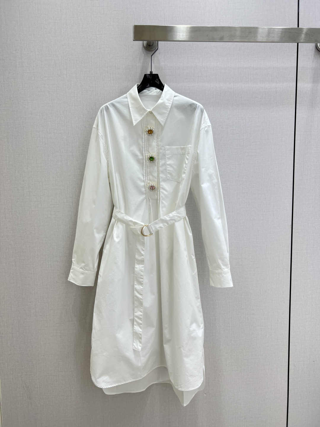 NO:798251,Highly recommended 26 spring and summer new design button belt shirt dress, low-key luxury three-dimensional tailoring, streamlined line design, noble and elegant, showing gentle and intellectual temperament. Imported special materials will be amazing when you receive it. The texture of the customized fabric is amazing!  One color SML code high quality ABC,,skirts,shirts,19860909强烈推荐 26春夏新款 设计纽扣腰带衬衫式连衣裙 低调奢华立体剪裁 精简线条感设计 高贵典雅又尽显温柔知性的气质 进口特殊材质 收到手会很惊艳 定制面料质感超赞！一个色 SML码 高品质ABC,,skirts,shirts,,Women's clothing