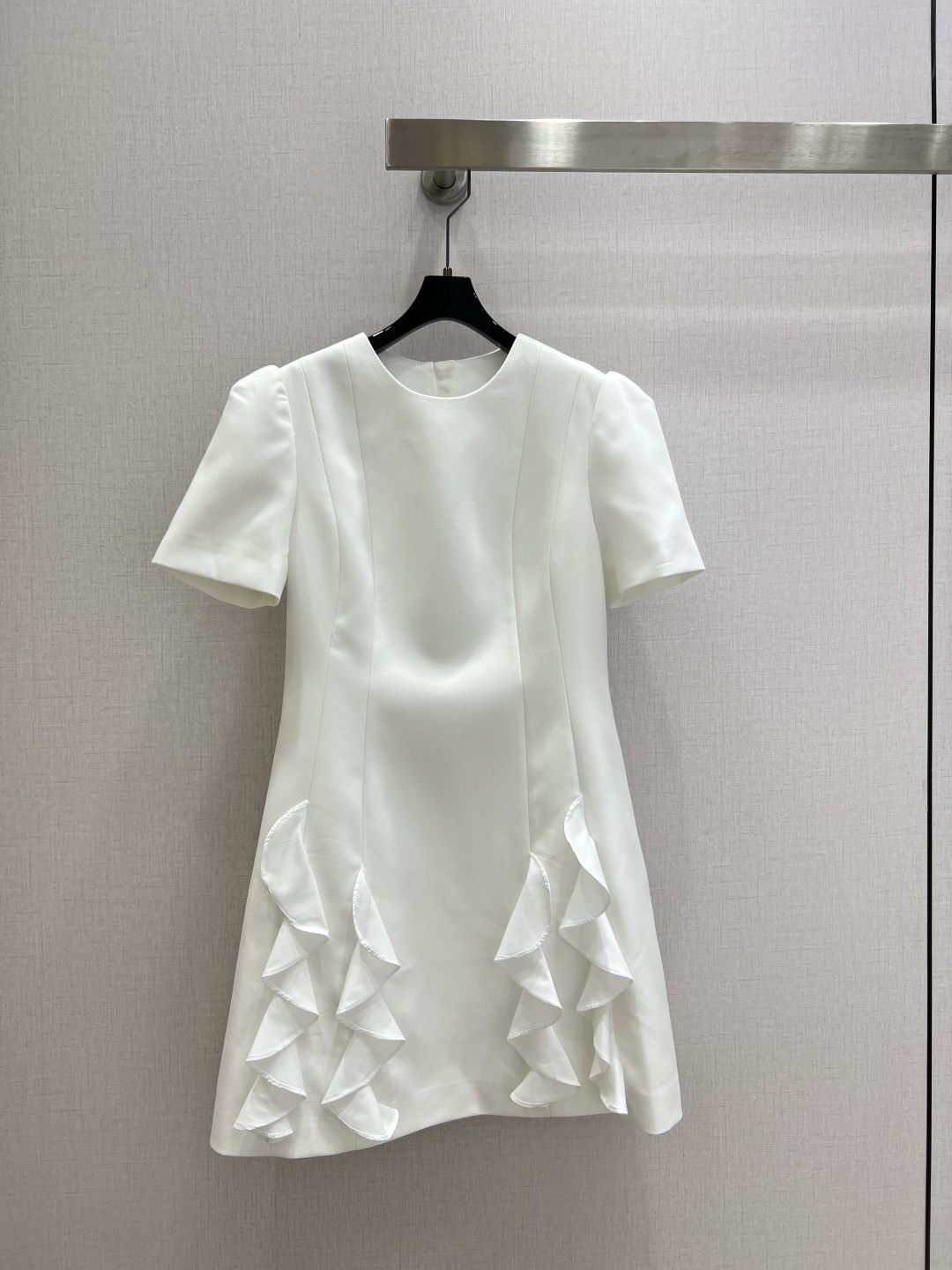 NO:798524,Highly recommended 26 early spring new round neck short-sleeved ruffle dress. Low-key luxury three-dimensional tailoring. Streamlined line design. Noble and elegant yet full of gentle and intellectual temperament. Imported special materials. You will be amazed when you receive it. The texture of the customized fabric is amazing!  One color SMLXL code High quality ABC, skirts, T-shirt,19860909强烈推荐 26早春新款 圆领短袖荷叶边连衣裙 低调奢华立体剪裁 精简线条感设计 高贵典雅又尽显温柔知性的气质 进口特殊材质 收到手会很惊艳 定制面料质感超赞！一个色 SMLXL码 高品质ABC,,skirts,T-shirt,,Women's clothing