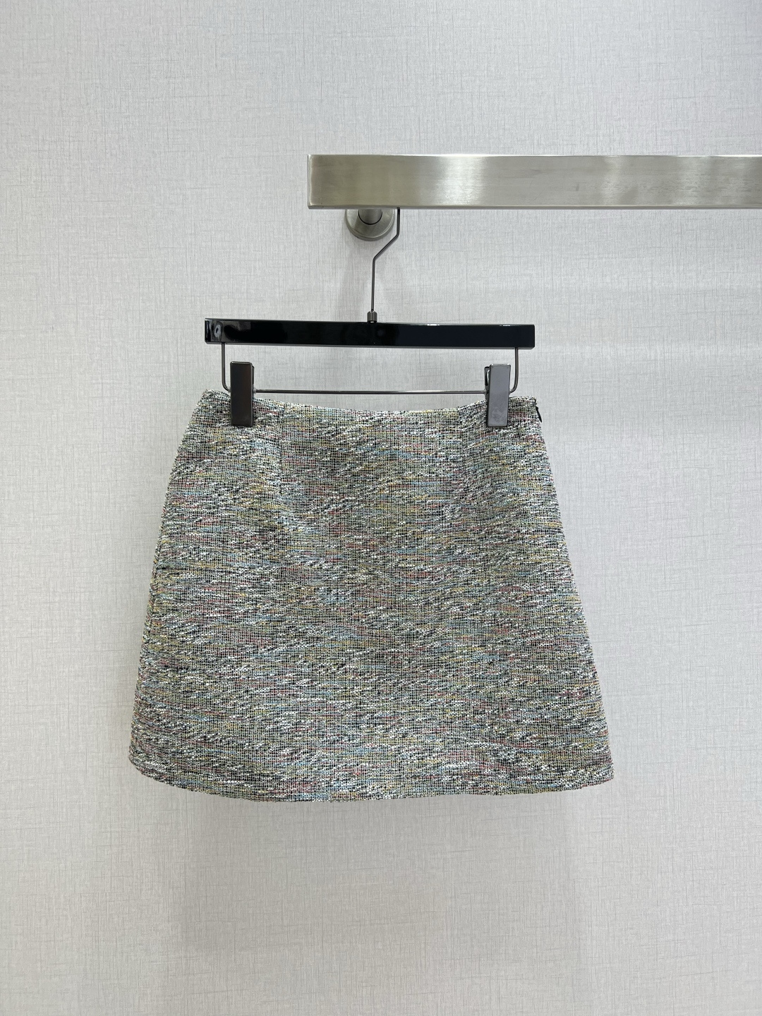 NO:798821,Highly recommended 26 spring and summer new floral yarn slub skirt. The blended yarn creates a unique floral texture. The color is soft and layered. The straight cut is moderate in length and can be easily controlled during daily commuting. The floral yarn design makes the whole body more flexible. It goes well with knitted sweaters or shirts and can easily create a gentle and intellectual style in one color. SML code. High quality ABC, skirts, shirts,19860909强烈推荐 26春夏新款 花纱粗纺半裙 混纺纱线打造独特碎花纹理,色彩柔和有层次感直筒剪裁,长度适中,通勤日常都能轻松驾驭.花纱设计让整体更灵动,搭配针织衫或衬衫都很出彩,轻松打造温柔知性风一个色 SML码 高品质ABC,,skirts,shirts,,Women's clothing