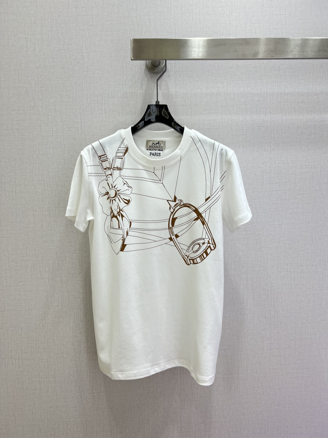 NO:798816,Highly recommended 2026 early spring new printed short-sleeved T-shirt. High-end fabrics, versatile version. Whoever wears it will know how comfortable it feels on the upper body!  The classic colors are elegant and high-end, a must-have for daily wear!  Two colors SML code high quality ABC,,T-shirt,tees,t-shirt,19860909强烈推荐 2026早春新款 印花短袖T恤 高订面料,百搭版型 上身的触感谁穿谁知道的舒服！经典颜色都是气质又高级,日常穿搭必备！两个色 SML码 高品质ABC,,T-shirt,tees，t-shirt,,Women's clothing