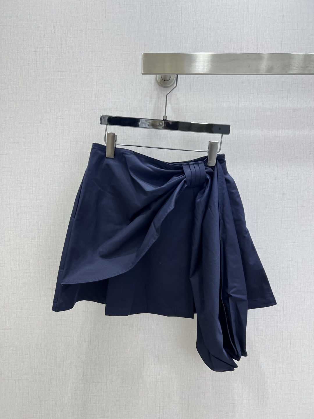 NO:799640,Highly recommended 26 spring and summer new style. Irregular perforated skirt. Full of texture. Elegant design. OK for daily OL. A fashionable skirt with unique charm. Two colors. SMLXL code. High quality ABC,,skirts,19860909强烈推荐 26春夏新款 不规则穿孔半裙 质感十足 优雅气质设计 日常OL都OK 一款具有独特魅力的时尚半裙 两个色 SMLXL码 高品质ABC,,skirts,,Women's clothing