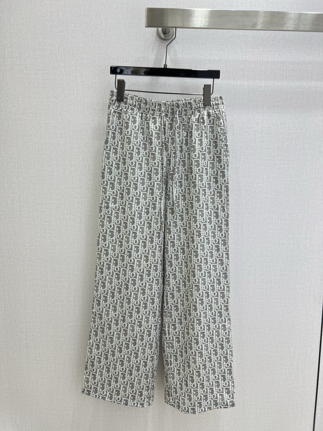 NO:800123,Highly recommended 26 spring and summer new style, lapel presbyopic shirt, presbyopic drawstring straight trousers, separate batches, slightly see-through shirt, vaguely fashionable and discreet, cute style, full of small details, great points. Exquisite workmanship, age-reducing fashion, good HOLD style, won the hearts of fairies, soft and textured, classic, one color, SML code, high quality, shirts,19860909强烈推荐 26春夏新款 翻领老花衬衫老花抽绳直筒长裤 分开批 衬衣微透视 若隐若现时尚小心机 可A可乖的风格,满满小细节太加分了.做工精致 减龄时尚 好HOLD住造型 深得仙女心 柔软有质感 经典之作 一个色 SML码 高品,,shirts,,Women's clothing