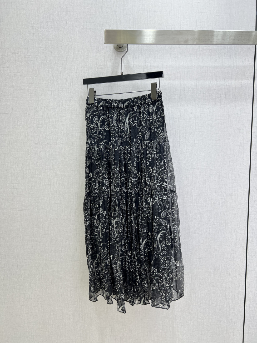 NO:800172,Highly recommended 26 spring and summer new style, retro printed mesh long skirt, retro printed mesh, light and breathable, elastic cashew black flower umbrella skirt, full of comfort, quality of workmanship depends on the details, one color, SMLXL code, high quality ABC,,skirts,19860909强烈推荐 26春夏新款 复古印花网纱长半裙 复古印花 网纱轻薄透气 松紧腰果黑花伞裙 舒适性拉满 做工品质看细节 一个色 SMLXL码 高品质ABC,,skirts,,Women's clothing