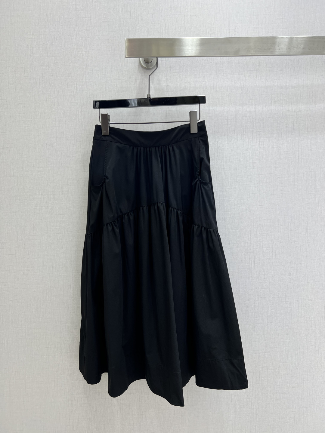 NO:801666,Highly recommended 26 spring and summer new high-waisted double-pocket cake long skirt, which directly welds the 'effortless sense of luxury' to the body!  The high waist and elasticated waistband make your waist look slimmer without tightening your tummy, and your pear-shaped figure will instantly make you look like a god!  The layered smocked design creates an elegant atmosphere when walking, and is a great way to cover the crotch and hide the flesh. The thick legs and fake crotch width are completely invisible!  Breathable fabric with 90% nylon spandex, full drape, not sweaty, not clinging to legs, refreshing and comfortable to wear in spring and summer~ Two colors SML code, high quality ABC,,skirts,19860909强烈推荐 26春夏新款 高腰双口袋蛋糕长半裙,直接把「不费力的高级感」焊在身上了！高腰松紧腰头,不勒肚子还巨显腰细,梨形身材直接封神！分层抽褶大摆设计,行走间自带飘逸氛围感,遮胯藏肉一把好手,小粗腿、假胯宽全隐形！90锦纶氨纶的透气面料,垂坠感拉满,不闷汗、不贴腿,春夏穿清爽又舒服～ 两个色 SML码 高品质ABC,,skirts,,Women's clothing