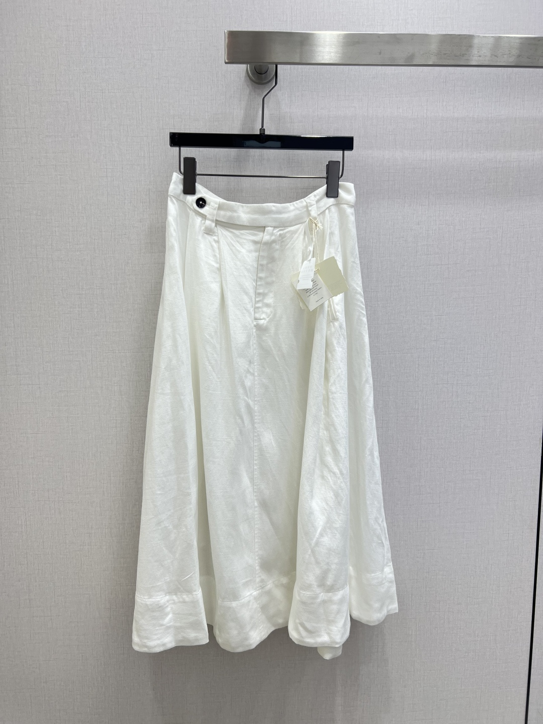 NO:802340,Highly recommended 26 spring and summer new cotton and linen long skirt. The drape and wrinkle resistance are great!  Diagonal draping + irregular layering, retro and nomadic style, full of urban feel, high-waisted A-line version, slimming and covering the hips, can be easily used for commuting, daily life, and parties in autumn and winter, directly filling the atmosphere. One color, SML code, high quality ABC,,skirts,19860909强烈推荐 26春夏新款 棉麻长半裙 垂坠感和抗皱性都很棒！斜向立裁+不规则分层 复古又游牧风 都市感满满 高腰A字版型显瘦遮胯 秋冬通勤、日常、聚会都能轻松驾驭 氛围感直接拉满 一个色 SML码 高品质ABC,,skirts,,Women's clothing