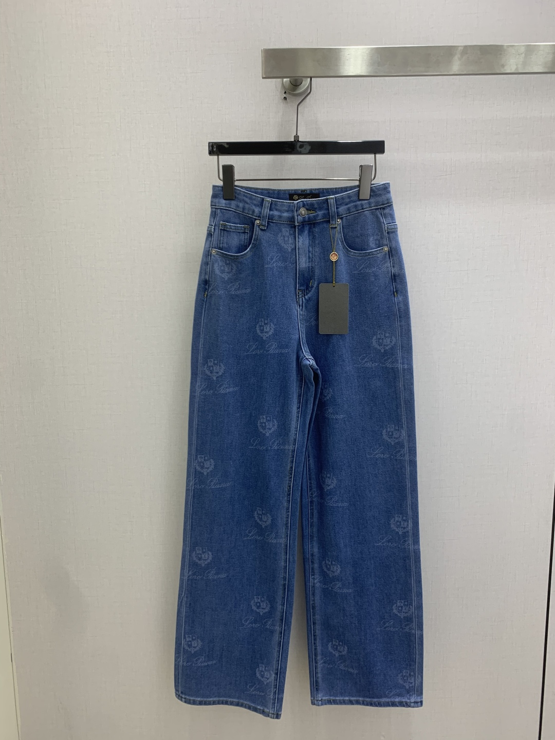 NO:806151,Highly recommended 26 spring and summer new style, all-over printed denim straight trousers, washed denim cotton fabric, skin-friendly and comfortable, soft and elastic fabric, three-dimensional tailoring, slimming and versatile, one color, 2627282930 code, high quality ABC,,19860909强烈推荐 26春夏新款 满身印花牛仔直筒长裤洗水牛仔棉面料亲肤舒适 面料柔软 有弹性 立体剪裁显瘦百搭 一个色 2627282930码 高品质ABC,,,Women's clothing
