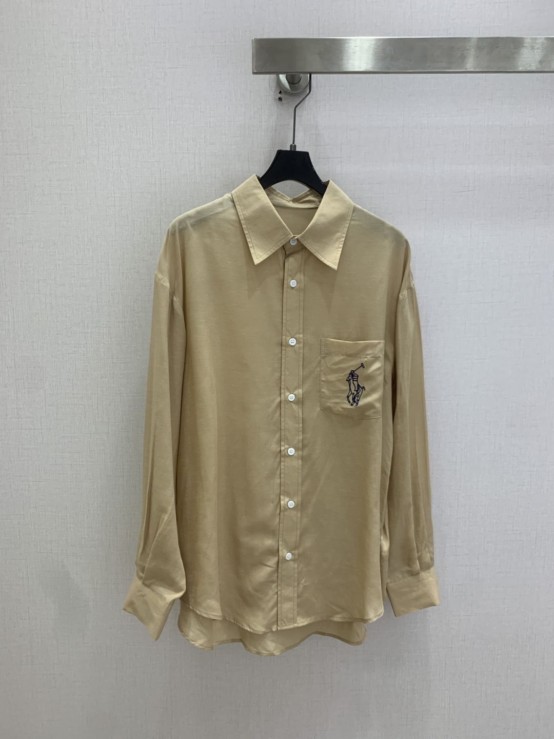 NO:806604,Highly recommended 26 spring and summer new style pocket embroidered lapel shirt, Ralph Lauren counter style adult women's embroidered horse logo loose fit linen shirt, loose fit and flexible, casual style, versatile and fashionable, suitable for all seasons, durable and comfortable, three colors SML code, high quality ABC, shirts,19860909强烈推荐 26春夏新款 口袋刺绣翻领衬衫 拉夫劳伦专柜款成人女款刺绣大马标宽松版型亚麻衬衫 宽松版型活动自 休闲风格百搭时尚 四季适用耐穿舒适 三个色 SML码 高品质ABC,,shirts,,Women's clothing
