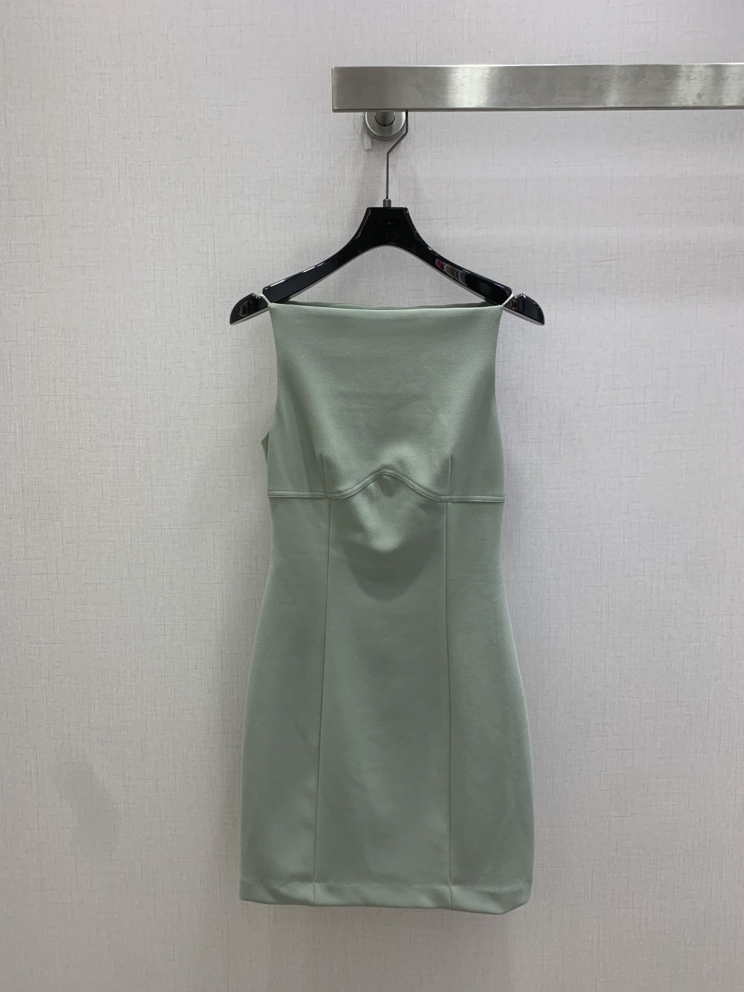 NO:807147,Highly recommended 26 spring and summer new sleeveless suspender dress, simple and slim design, light and thin fabric, perfect for summer!  The high waistline + A-line skirt makes you look slimmer and flatters your figure. The color is white and fresh, and even yellow-skinned sisters can easily control it. The sleeveless design is refreshing and neat, and can be worn for commuting, dating, and vacation. Paired with a straw bag or sandals, it will directly enhance the summer atmosphere!  Three colors SML code high quality ABC,,sandals,espadrilles,skirts,19860909强烈推荐 26春夏新款 无袖吊带连衣裙,简约修身设计,轻薄面料超适合夏天！高腰线+A字裙摆,显瘦又修饰身形,颜色显白又清新,黄皮姐妹也能轻松驾驭.无袖设计清爽利落,通勤、约会、度假都能穿,搭配草编包或凉鞋,夏日氛围感直接拉满！三个色 SML码 高品质ABC,,sandals,espadrilles,skirts,,Women's clothing