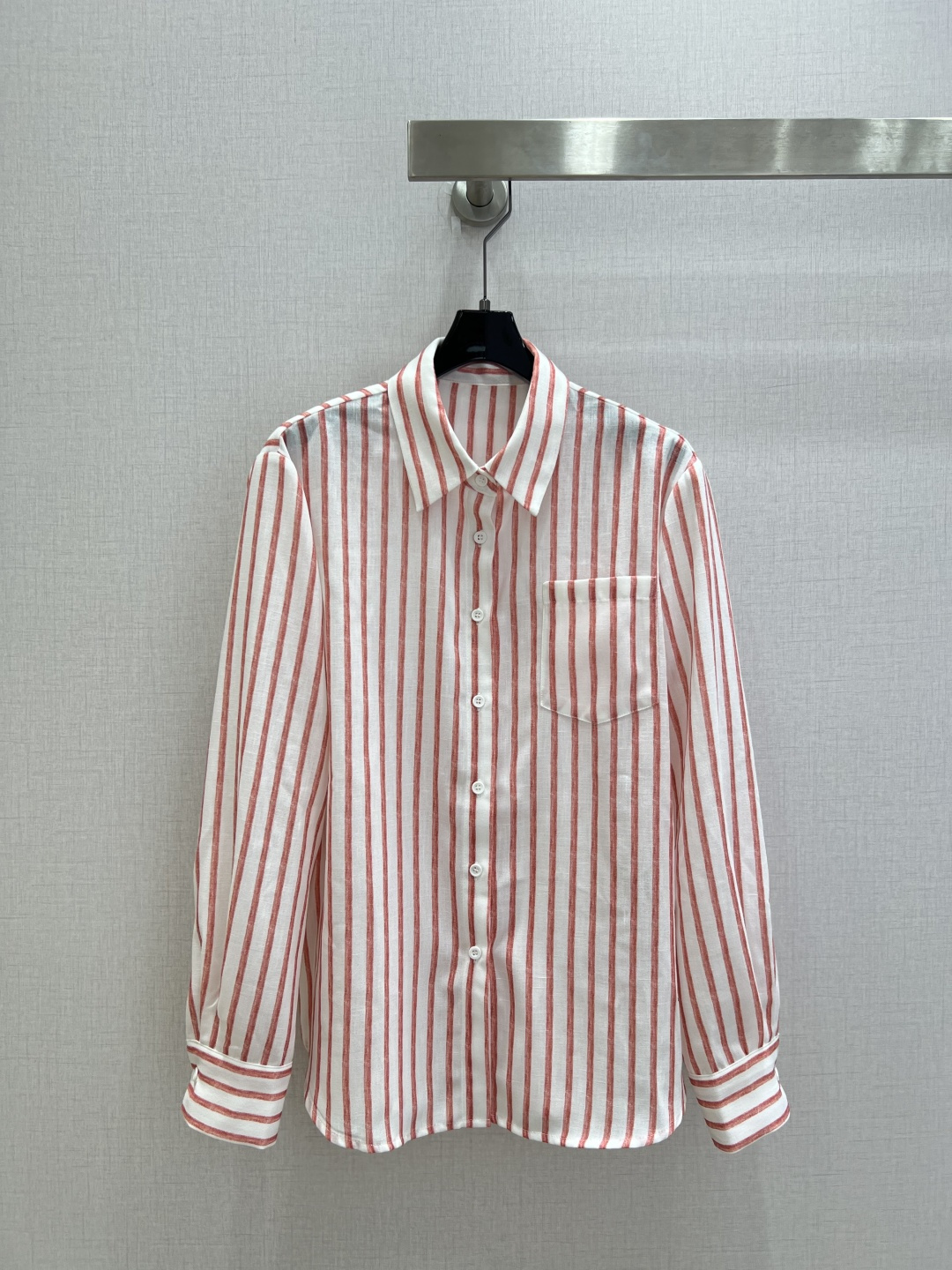 NO:807703,Highly recommended 26 spring and summer new striped lapel linen shirt, hot new style!  Old money style linen contrast striped shirt!  Simple yet fashionable!  The color is super beautiful and makes it more refreshing in summer!  Super whitening skin!  Two colors, SMLXL code, high quality ABC, shirts,19860909强烈推荐 26春夏新款 条纹翻领亚麻衬衫 爆款上新！老钱风亚麻撞色条纹衬衫！简约不失时尚！颜色超美夏天更清爽！超显肤白！两个色 SMLXL码 高品质ABC,,shirts,,Women's clothing