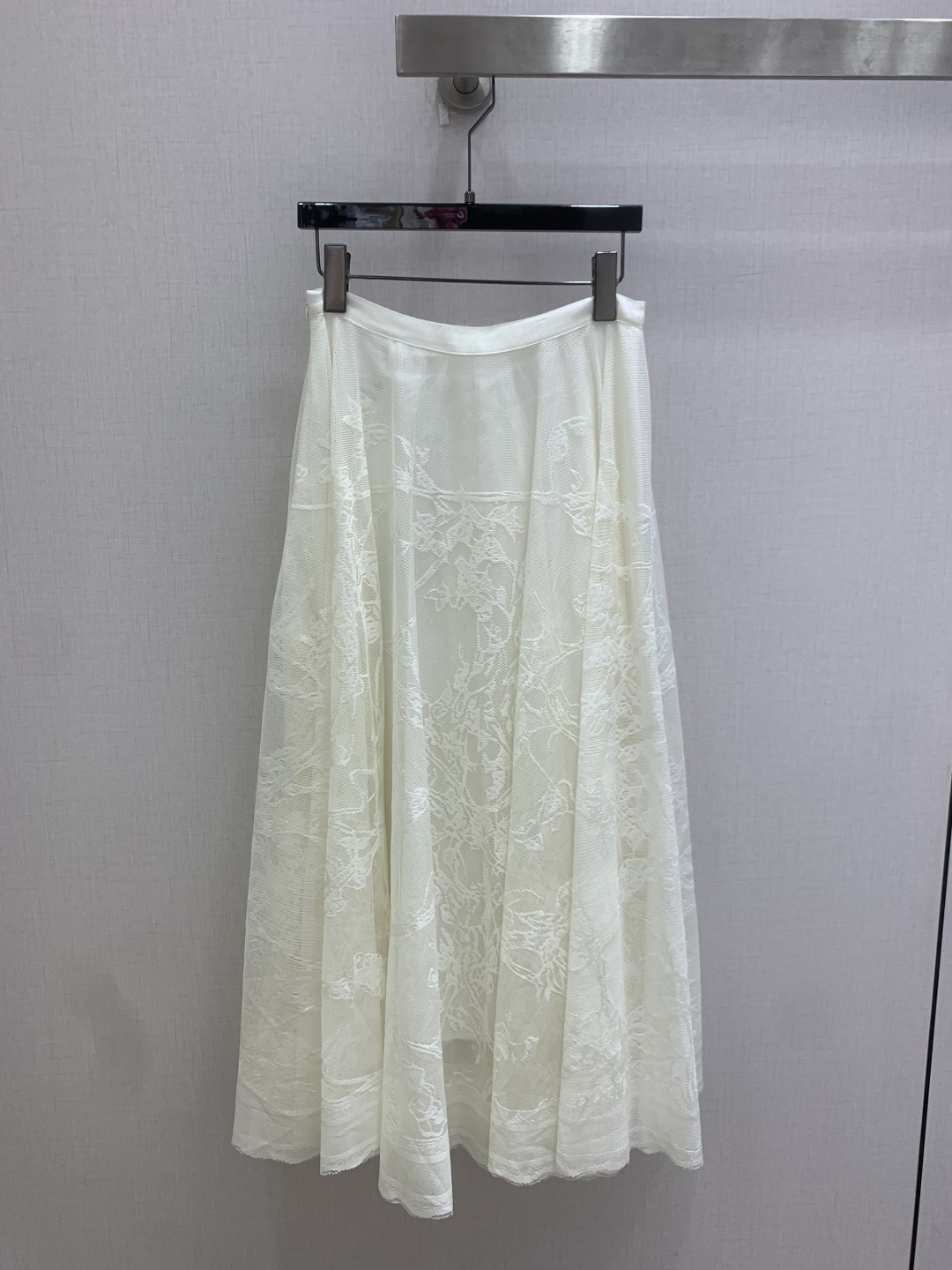 NO:807172,Highly recommended for spring and summer 26, the heavy embroidered lace long skirt is made of lightweight mesh with exquisite embroidery patterns. It has a fairy-like high-waisted A-line shape. The skirt is naturally draped and modifies the leg lines, making it look slim and elegant. The lining design is considerate to prevent exposure, making it comfortable and secure to wear. It can be easily controlled for daily commuting, dating, and vacations. Pair it with a sweater or shirt, and you can easily get a gentle temperament!  A must-have in spring and summer, practical and beautiful, easy to create a variety of looks. Two colors SML code. High quality ABC, skirts, shirts,19860909强烈推荐 26春夏新款 重工刺绣蕾丝长半裙 采用轻盈网纱,搭配精致刺绣花纹,仙气满满高腰A字版型,裙摆自然垂坠,修饰腿部线条,显瘦又优雅.内衬设计贴心防走光,穿着舒适安心.日常通勤、约会、度假都能轻松驾驭,搭配针织衫或衬衫,温柔气质轻松get！春夏季节必备,实用又美貌,轻松打造多种风格look 两个色 SML码 高品质ABC,,skirts,shirts,,Women's clothing