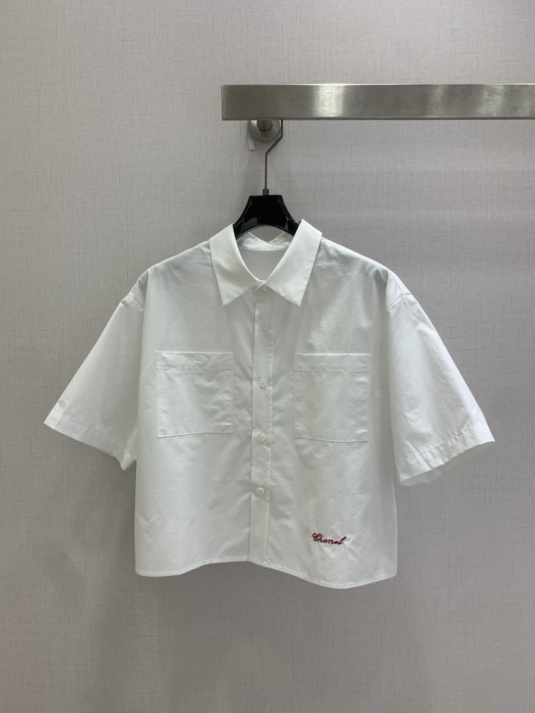 NO:807706,Highly recommended 26 spring and summer new style letter embroidered short shirt Xiaoxiangfeng pocket letter embroidered shirt two colors SML code high quality ABC,, shirts,19860909强烈推荐 26春夏新款 字母刺绣短款衬衫 小香风口袋字母刺绣衬衫 两个色 SML码 高品质ABC,,shirts,,Women's clothing
