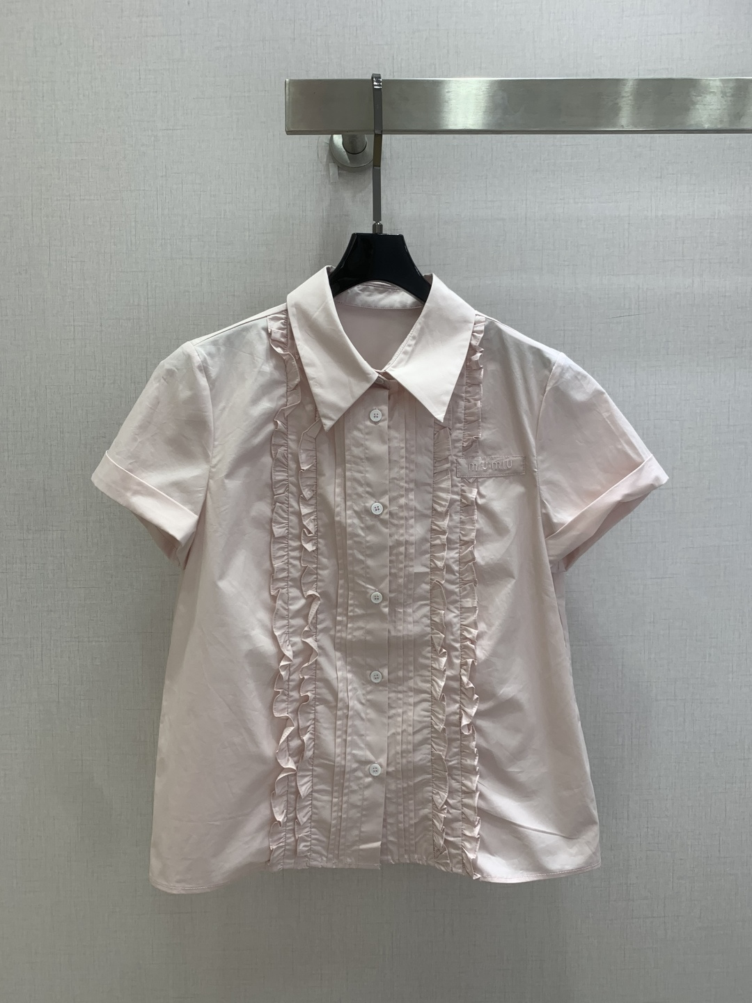 NO:807700,Highly recommended 26 spring and summer new style lapel lace short-sleeved shirt, letter logo embroidered fungus-edged fashionable short-sleeved shirt, two colors SML code, high quality ABC, shirts, T-shirt,19860909强烈推荐 26春夏新款 翻领花边短袖衬衫 字母徽标刺绣木耳边时尚短袖衬衫 两个色 SML码 高品质ABC,,shirts,T-shirt,,Women's clothing