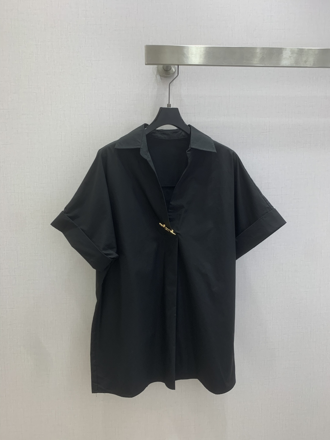 NO:808269,Highly recommended 26 spring and summer new simple hardware lapel shirt!  Big brand temperament!  Same style as the Italian MAX brand, versatile short-sleeved shirt, two colors, SML code, high quality ABC, shirts, T-shirt,19860909强烈推荐 26春夏新款 简约五金翻领衬衫！大牌气质！意大利MAX家同款,气质百搭短袖衬衫 两个色 SML码 高品质ABC,,shirts,T-shirt,,Women's clothing