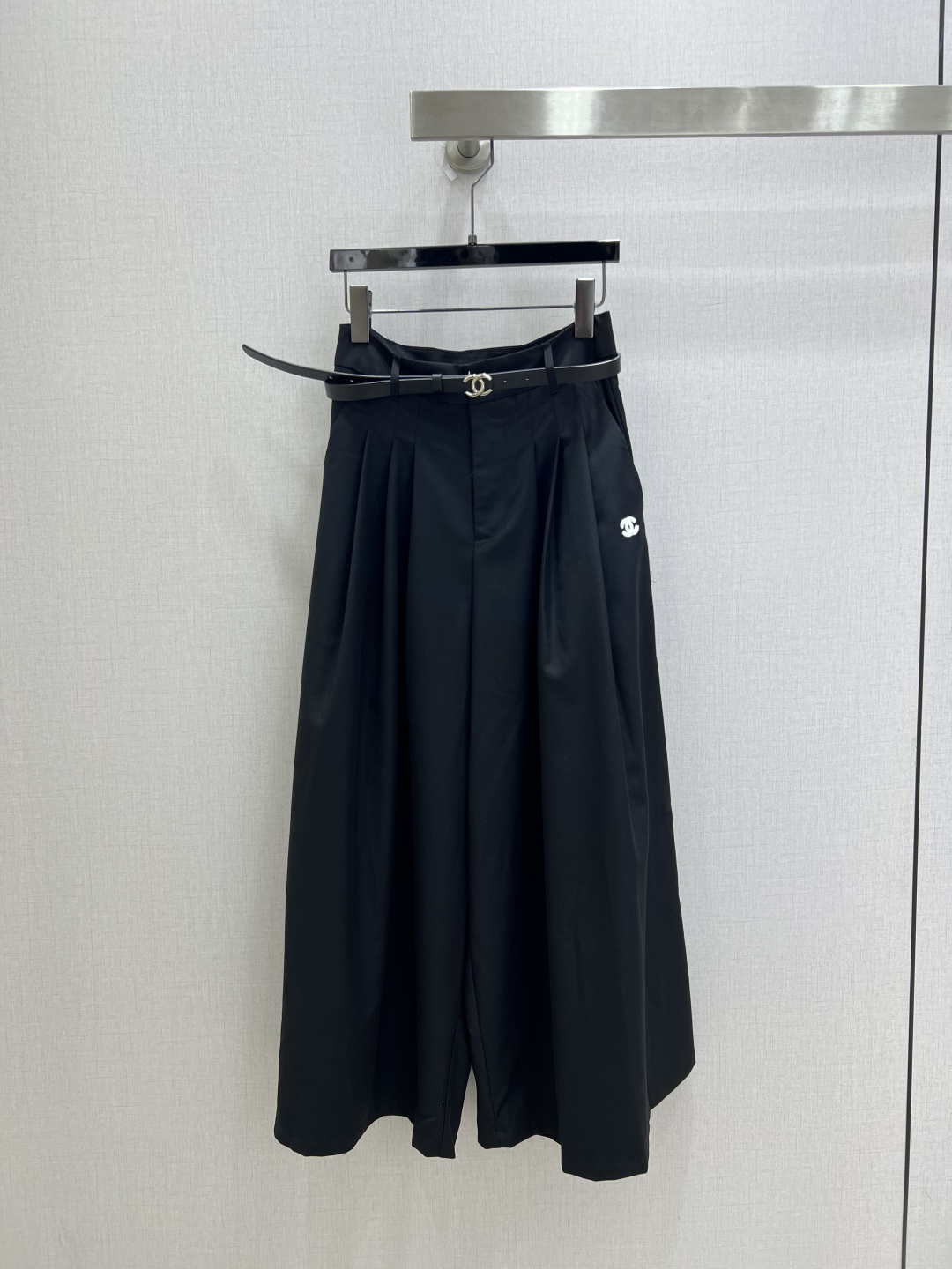 NO:831886,Highly recommended 26 spring and summer new style, belted suit, wide-leg pants and skirt, double C brand decoration with belt, drape, high-end, casual, high-waisted, loose, lazy style, two colors, SML code, high quality ABC,,skirts,business suit,19860909强烈推荐 26春夏新款 腰带西装阔腿裤裙 双C牌牌装饰搭配腰带垂坠感高级感休闲高腰宽松慵懒风两个色 SML码 高品质ABC,,skirts,business suit,,Women's clothing