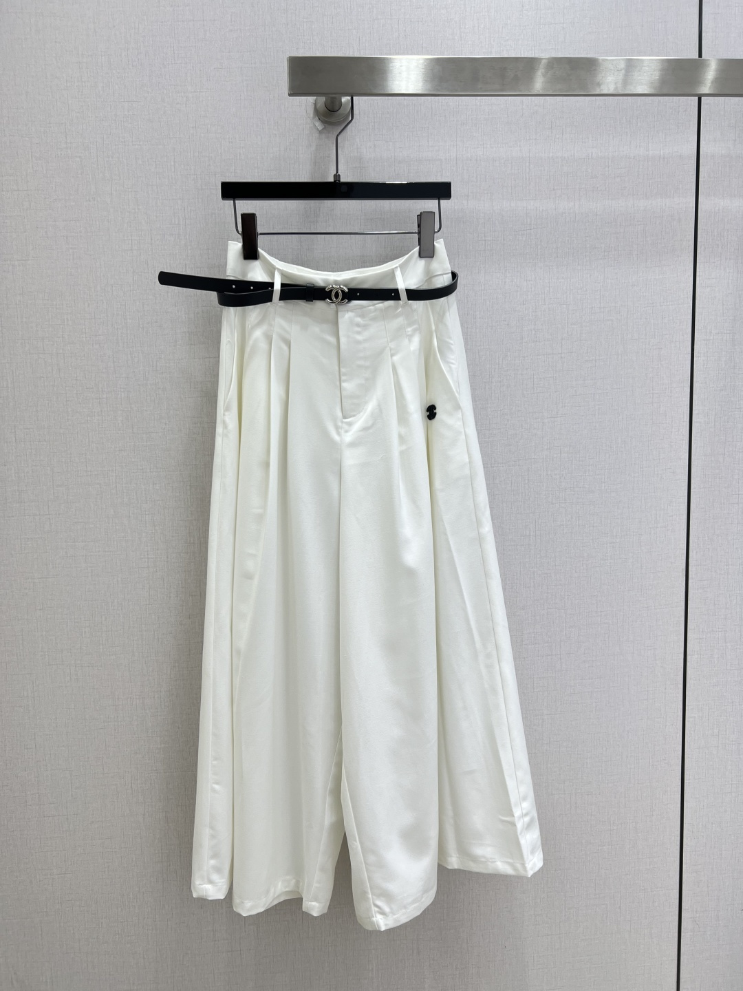 NO:831875,Highly recommended 26 spring and summer new style, belted suit, wide-leg pants and skirt, double C brand decoration with belt, drape, high-end, casual, high-waisted, loose, lazy style, two colors, SML code, high quality ABC,,skirts,business suit,19860909强烈推荐 26春夏新款 腰带西装阔腿裤裙 双C牌牌装饰搭配腰带垂坠感高级感休闲高腰宽松慵懒风两个色 SML码 高品质ABC,,skirts,business suit,,Women's clothing