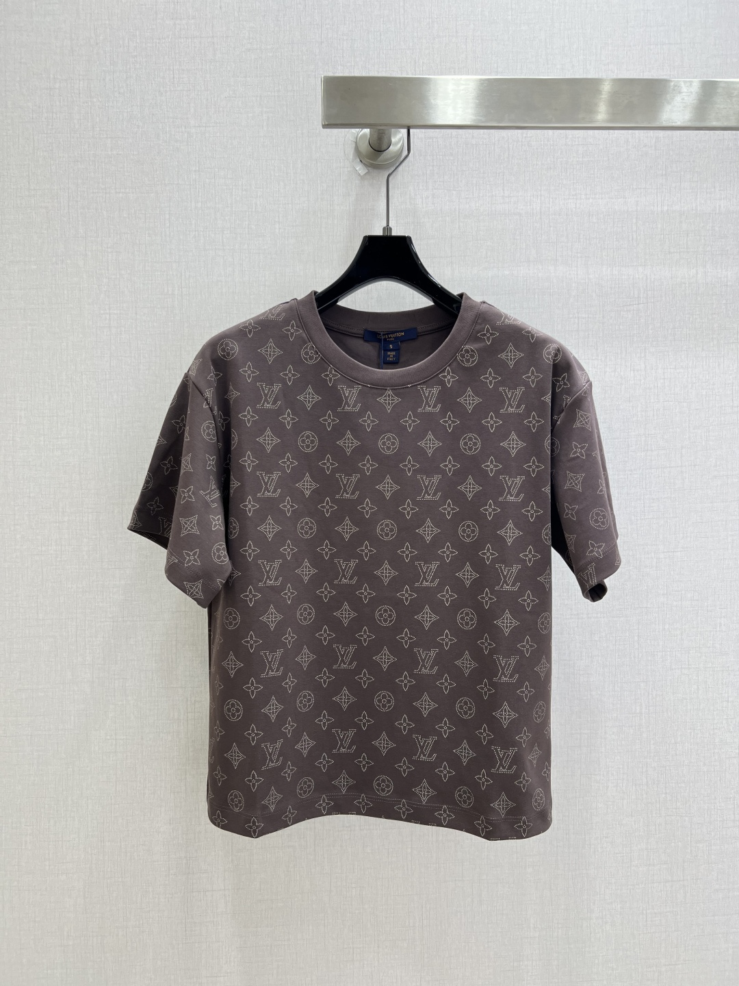 NO:831943,Highly recommended 26 spring and summer new short-sleeved T-shirts with full-print letters, high-end fabrics, versatile styles, and the feel of the upper body is comfortable for everyone who wears it!  The classic colors are elegant and high-end, a must-have for daily wear!  One color SML code high quality ABC,,T-shirt,tees,t-shirt,19860909强烈推荐 26春夏新款 满印字母短袖T恤,高订面料,百搭版型,上身的触感谁穿谁知道的舒服！ 经典颜色都是气质又高级,日常穿搭必备！一个色 SML码 高品质ABC,,T-shirt,tees，t-shirt,,Women's clothing