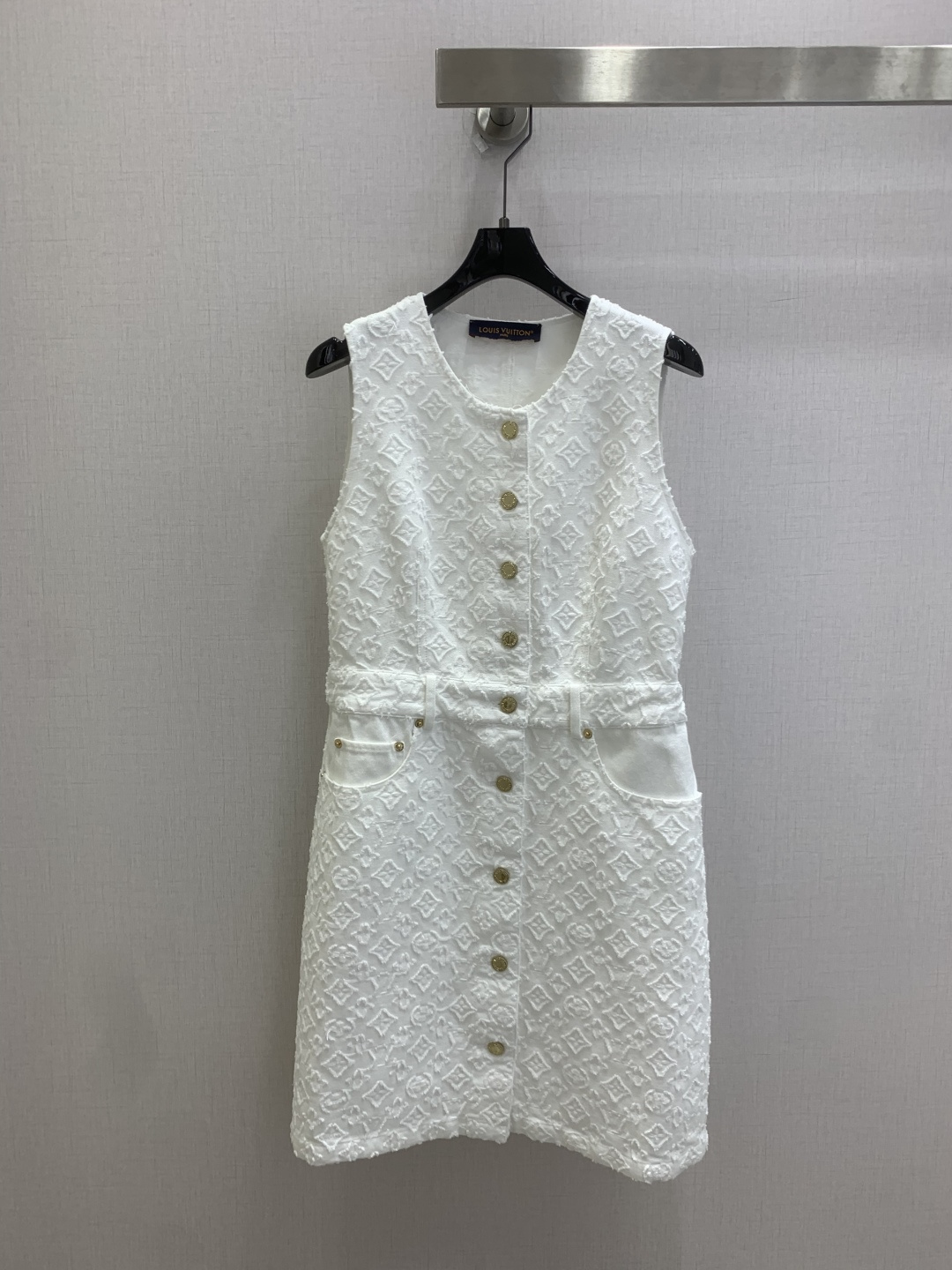 NO:902126,Highly recommended 26 spring and summer new style jacquard denim dress. The three-dimensional jacquard has its own high-end soft light. It can perfectly modify the body shape. It does not choose the figure or the occasion. It has a gentle and big-name sense of sophistication. One color, SML code, high quality, skirts,19860909强烈推荐 26春夏新款 提花牛仔连衣裙 立体提花自带高级柔光 修饰身型一绝 不挑身材不挑场合 温柔又大牌的精致感 一个色 SML码 高品质,,skirts,,Women's clothing