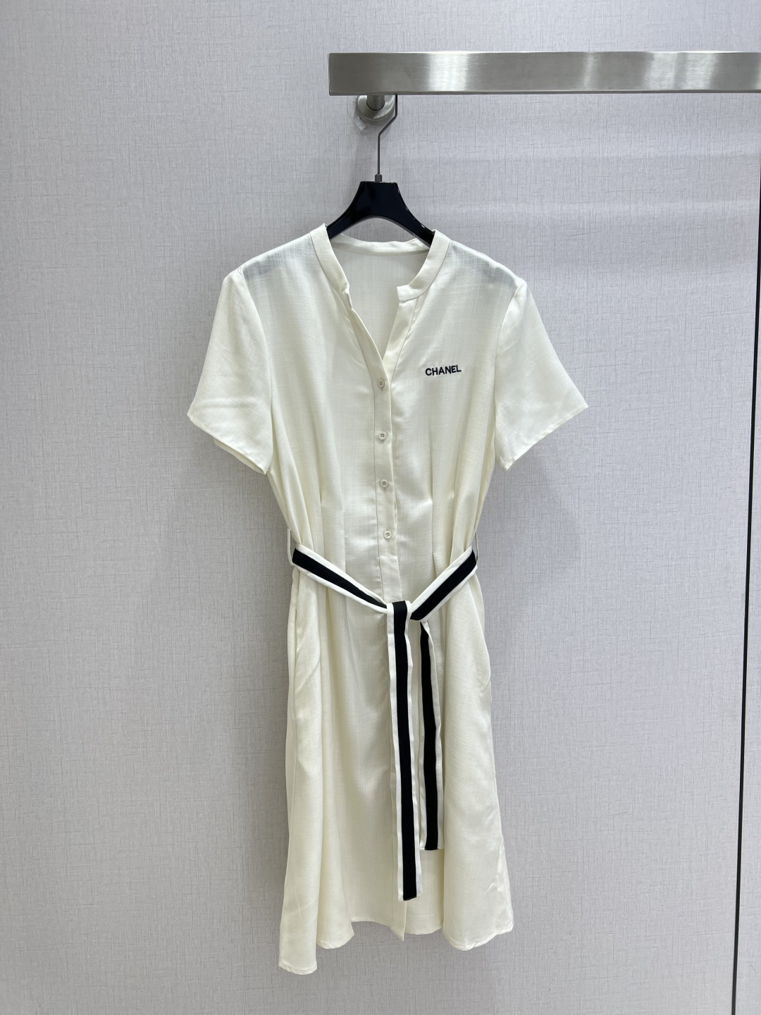 NO:902308,Highly recommended 26 spring and summer new style embroidered belt dress, pleated waist design, letter pattern embroidered decoration, matching straps, two colors, SML code, high quality,,skirts,19860909强烈推荐 26春夏新款 刺绣腰带连衣裙 收褶束腰设计 字母图案绣花装饰 搭配绑带 两个色 SML码 高品质,,skirts,,Women's clothing