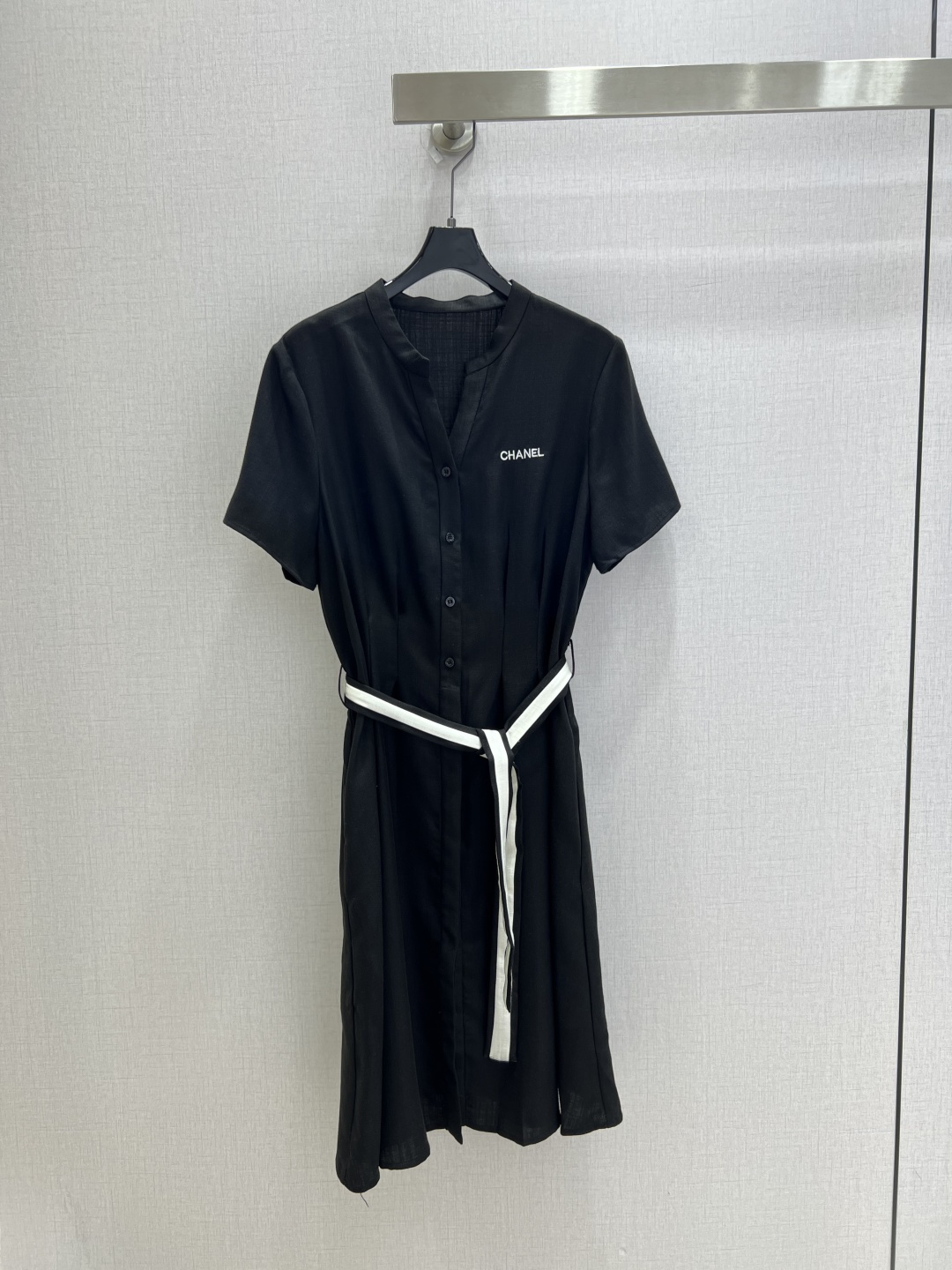 NO:902324,Highly recommended 26 spring and summer new style embroidered belt dress, pleated waist design, letter pattern embroidered decoration, matching straps, two colors, SML code, high quality,,skirts,19860909强烈推荐 26春夏新款 刺绣腰带连衣裙 收褶束腰设计 字母图案绣花装饰 搭配绑带 两个色 SML码 高品质,,skirts,,Women's clothing