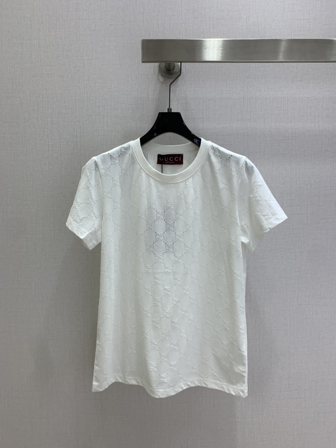 NO:899628,Highly recommended 26 spring and summer new style Double G burnt flower pattern short-sleeved T-shirt, high-end fabrics, versatile version, the touch of the upper body will be comfortable whoever wears it!  The classic colors are elegant and high-end, a must-have for daily wear!  Two colors SML code high quality, T-shirt, tees, t-shirt,19860909强烈推荐 26春夏新款 双G烧花图案短袖T恤,高订面料,百搭版型,上身的触感谁穿谁知道的舒服！ 经典颜色都是气质又高级,日常穿搭必备！两个色 SML码 高品质,,T-shirt,tees，t-shirt,,Women's clothing