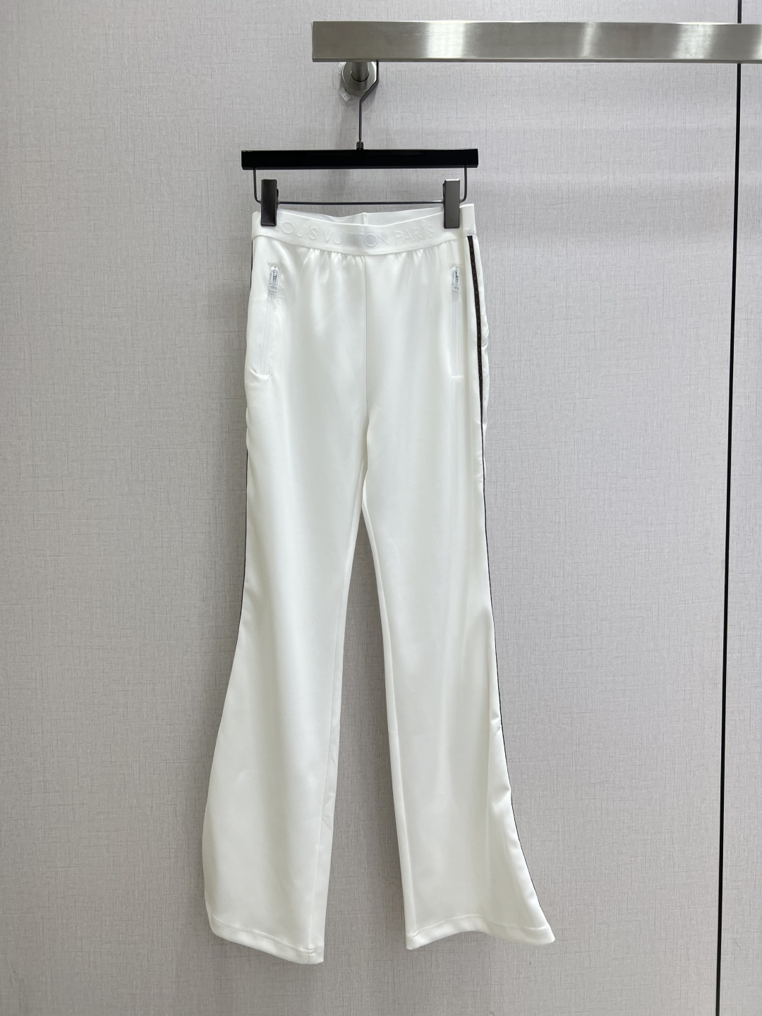 NO:922316,Highly recommended 26 spring and summer new style webbing spliced ​​boot-cut trousers, very fashionable and easy to wear, versatile style, advanced customization, comfortable fabrics, casual and easy!  Not only is the color beautiful, the texture is also great!  Retro and fashionable, it can be worn by all body types!  Two colors SML code high quality,,19860909强烈推荐 26春夏新款 织带拼接微喇长裤 时髦好穿度爆棚 风格百搭 高级定制 舒适的面料 随性洒脱！不旦颜色美,质感也敲好！复古又时尚 各种身材都可以驾驭！两个色 SML码 高品质,,,Women's clothing