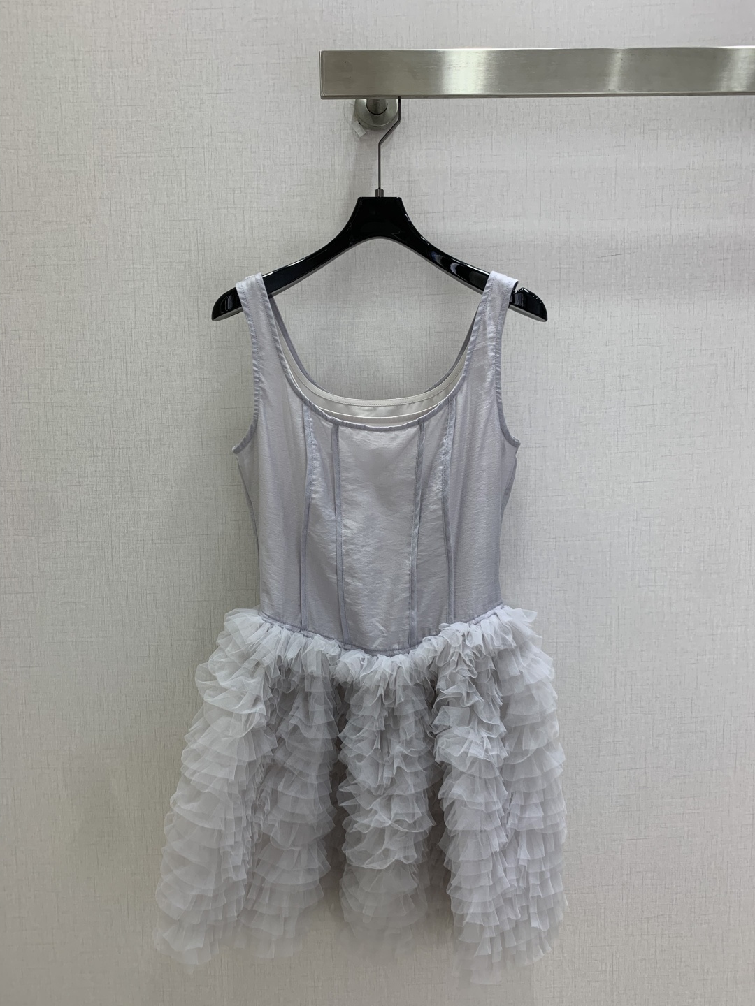 NO:926265,Highly recommended 26 spring and summer new mesh cake sleeveless vest dress, soft and skin-friendly, super comfortable to wear in summer!  The tiered mesh skirt is fluffy and flexible, and the cake skirt has a sweet and slim shape, full of girlishness. It is very photogenic for daily outings, photoshoots, and parties. Pair it with a simple top or sandals to create a fresh atmosphere and easily get it. Two colors SML code, high quality, sandals, skirts,19860909强烈推荐 26春夏新款 网纱蛋糕无袖背心连衣裙 柔软亲肤,夏天穿超舒服！层叠网纱裙摆蓬松灵动,蛋糕裙造型甜美又显瘦,少女感满满,日常出街、拍照、聚会都很出片,搭配简约上衣或凉鞋,清新氛围感轻松get 两个色 SML码 高品质,,sandals,skirts,,Women's clothing