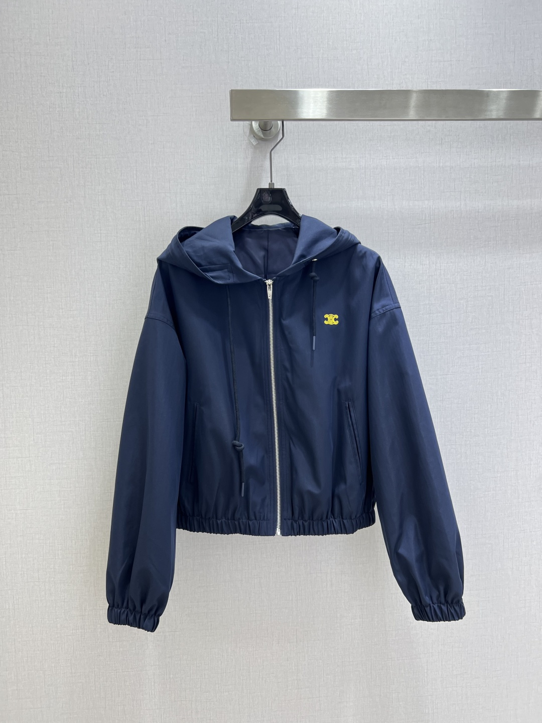 NO:927876,Highly recommended 26 spring and summer new embroidered hooded zipper jacket, fashionable, low-key and luxurious!  The styles are versatile and not picky, the original customized technical fabrics, the quality of workmanship depends on the details. A must-have for Bai Fumei!  Two colors, SMLXL code, high quality, jackets & coats, hats,19860909强烈推荐 26春夏新款 刺绣连帽拉链外套 时髦低调气质又奢华高级！版型百搭不挑人,原版定制科技面料 做工品质看细节.白富美必入！两个色 SMLXL码 高品质,,jackets & coats,hats,,Women's clothing