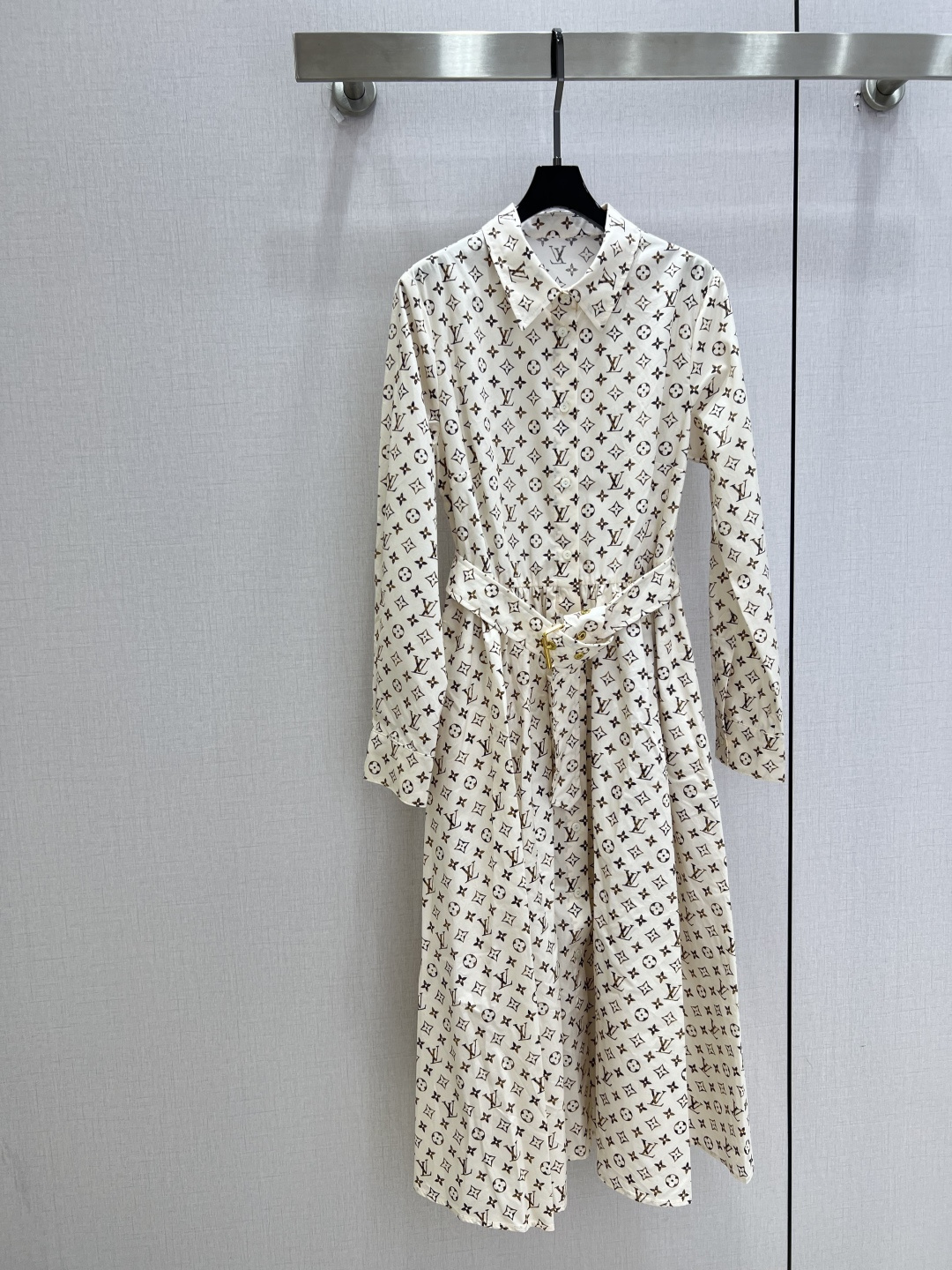 NO:927727,Highly recommended 26 spring and summer new style, presbyopic lapel belt shirt dress, all-over golden presbyopic printed fabric, matched with a metal belt of the same color, full of temperament, one color SML code, high quality, skirts, shirts,19860909强烈推荐 26春夏新款 老花翻领腰带衬衫连衣裙 通体金色老花印花面料 搭配同色系金属腰带 气质感十足 一个色 SML码 高品质,,skirts,shirts,,Women's clothing