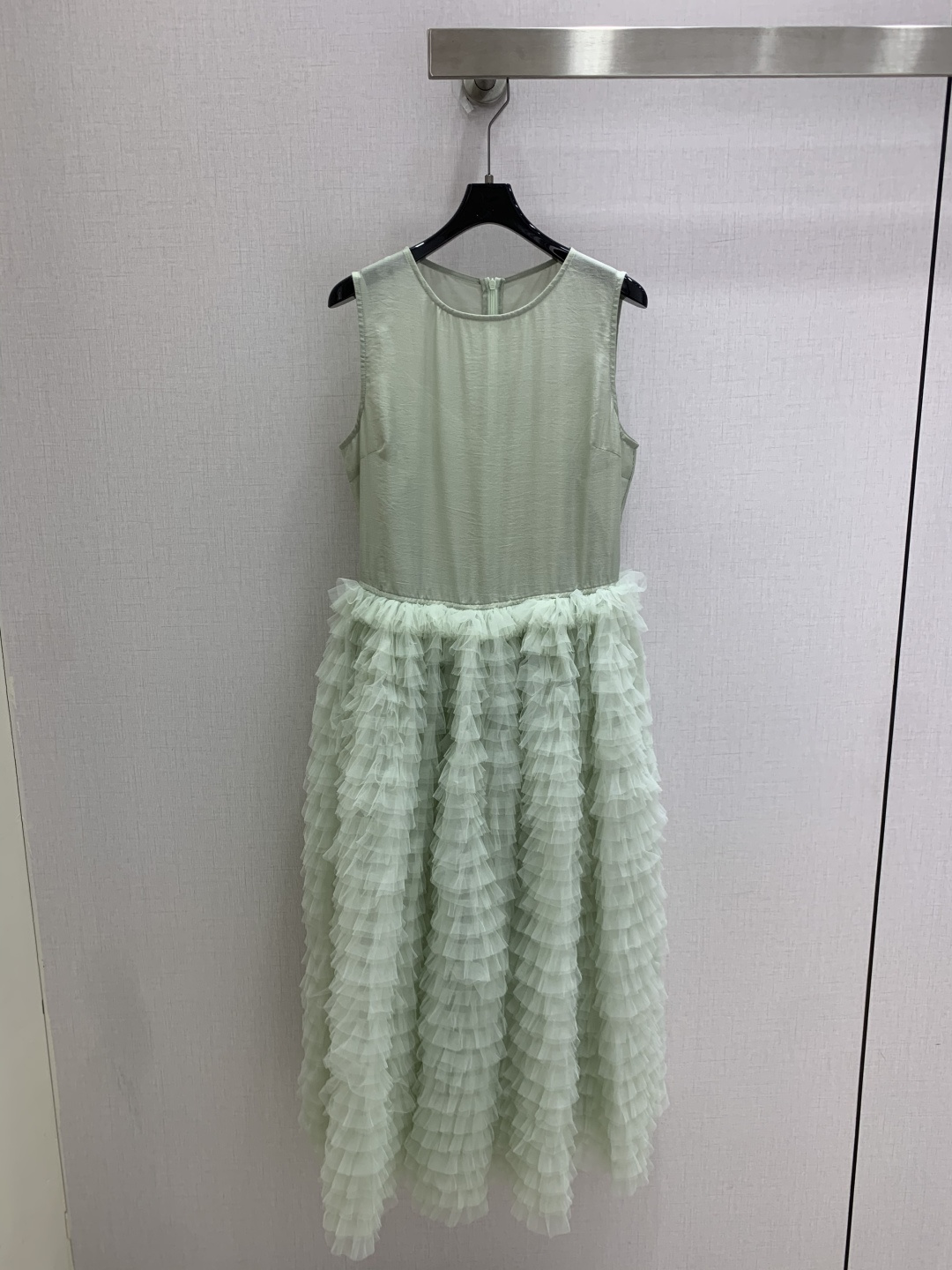 NO:933362,Highly recommended 26 spring and summer new lace cake dress, mesh stitching, sleeveless round neck design, light multi-layered mesh, fluffy and flexible, full of elegance!  It is comfortable and supportive to wear. The color is super versatile and can be easily used for birthday parties, dates, and photo shoots. Pair it with ballet shoes or simple accessories to completely enhance the atmosphere!  Two colors SML code high quality,skirts,19860909强烈推荐 26春夏新款 蕾丝蛋糕连衣裙 网纱拼接无袖圆领设计,轻盈多层网纱,蓬松灵动,优雅气质满分！穿着舒适有支撑力.色调超百搭,生日宴、约会、写真都能轻松驾驭,搭配芭蕾舞鞋或简约配饰,氛围感直接拉满！两个色 SML码 高品质,,skirts,,Women's clothing