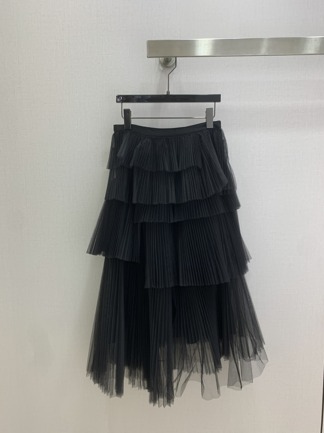NO:945722,Highly recommended 26 spring and summer new multi-layer mesh long skirt. It adopts multi-layer pleated design. The cake skirt is full of layers. The light and elegant high-waist cut lengthens the proportion of the legs. Small people can easily control it. The irregular skirt adds a sense of agility and can be easily matched for commuting, dating and parties. Two colors SML code. High quality, skirts,19860909强烈推荐 26春夏新款 多层网纱长半裙 采用多层压褶设计,蛋糕裙层次感满满,轻盈飘逸高腰剪裁拉长腿部比例,小个子也能轻松驾驭.不规则裙摆增添灵动感,通勤、约会、派对都能轻松搭配 两个色 SML码 高品质,,skirts,,Women's clothing