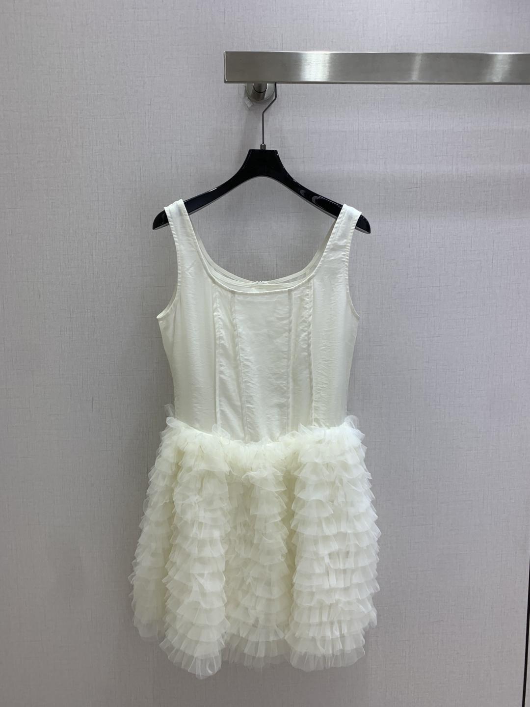 NO:956791,Highly recommended 26 spring and summer new mesh cake sleeveless vest dress, soft and skin-friendly, super comfortable to wear in summer!  The layered mesh skirt is fluffy and smart, and the cake skirt has a sweet and slim shape, full of girlishness. It is very photogenic for daily outings, photo shoots, and parties. Pair it with a simple top or sandals to create a fresh atmosphere and easily get it. Four colors SML code, high quality, sandals, skirts,19860909强烈推荐 26春夏新款 网纱蛋糕无袖背心连衣裙 柔软亲肤,夏天穿超舒服！层叠网纱裙摆蓬松灵动,蛋糕裙造型甜美又显瘦,少女感满满,日常出街、拍照、聚会都很出片,搭配简约上衣或凉鞋,清新氛围感轻松get 四个色 SML码 高品质,,sandals,skirts,,Women's clothing