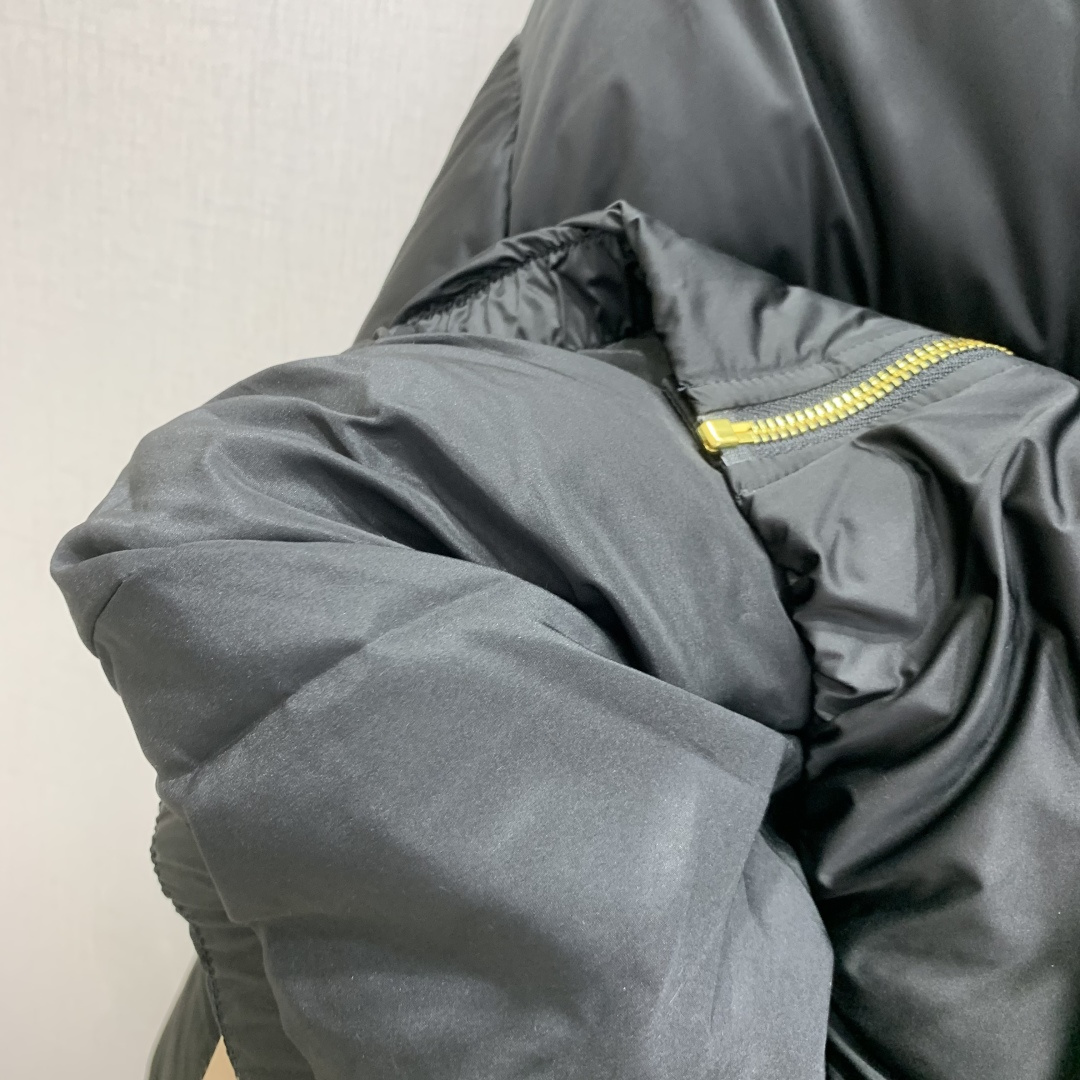 셀린느 후드 숏기장 여성 다운 패딩 상세 이미지 7