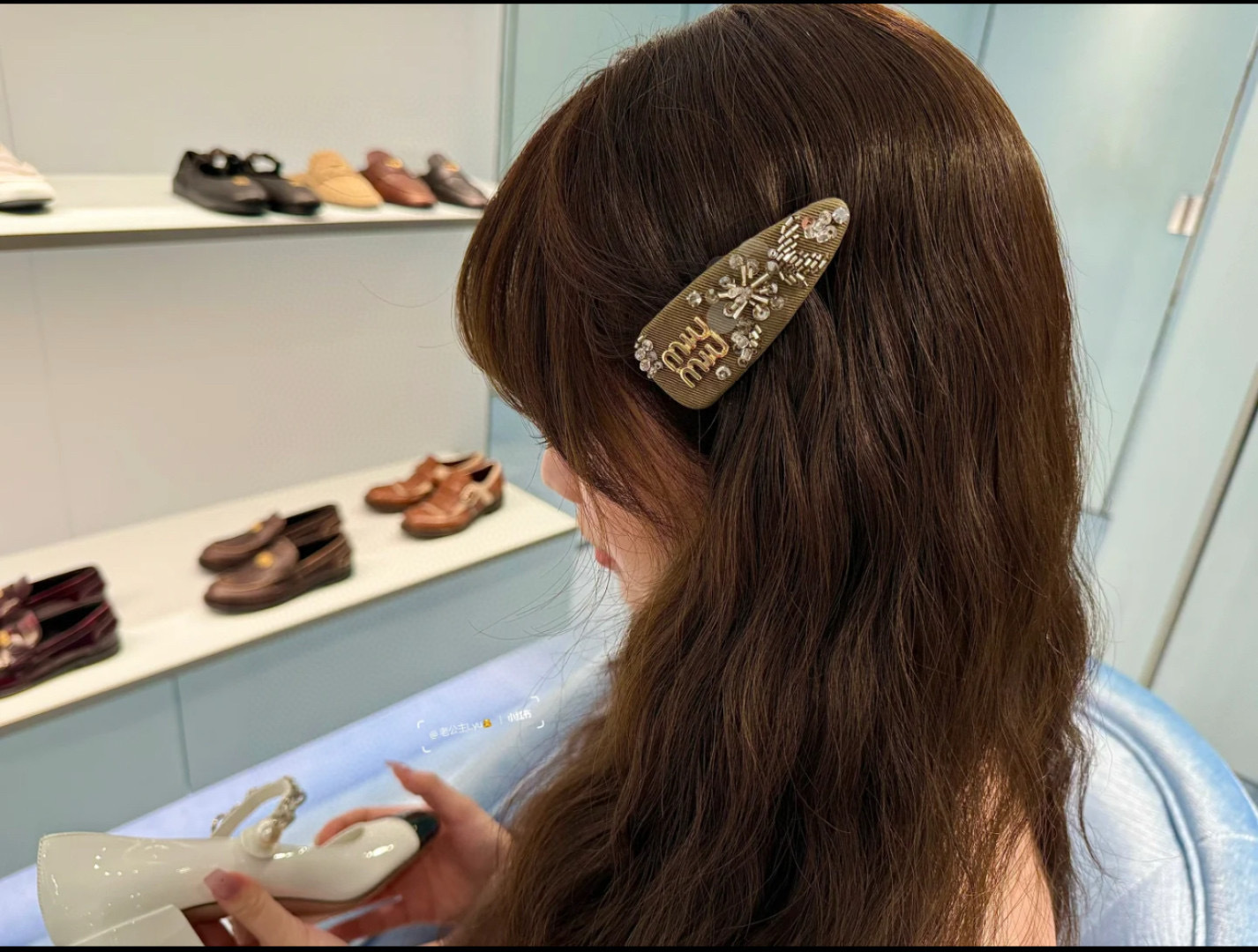 NO:333695,Miu jewelry Hairpins Heavy Industry Crystal Glass Diamond Pure Hand-sewn (with Box) Large Goods Real Shot 2 Colors, Miumiu, Hairpins, Alexander Wang19860909Miu饰品 发夹 重工款 水晶玻璃钻纯手工缝制（配盒子）大货实拍 2色,,miumiu,hairpins,alexander wang,Women's clothing