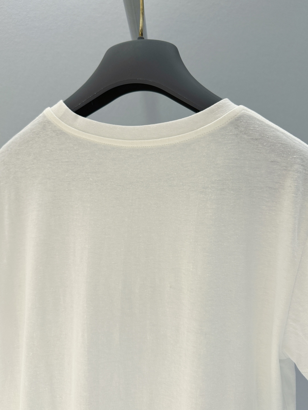 Dior Floral Print T-Shirt: Lightweight Cotton-Linen Blend, Slim Fit 6 cmp i1747121134883 3360 0 4