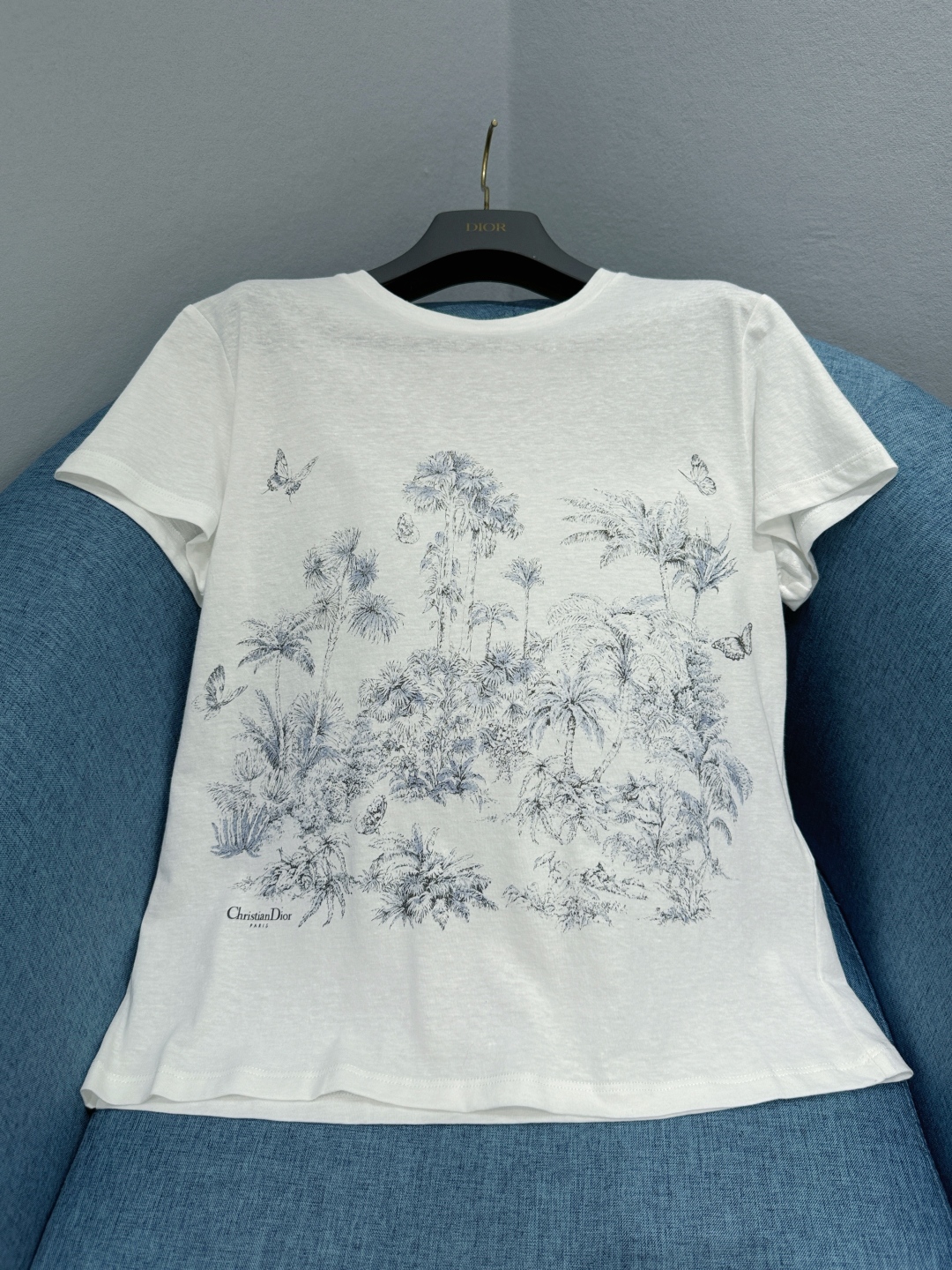 Dior Floral Print T-Shirt: Lightweight Cotton-Linen Blend, Slim Fit 7 cmp i1747121134920 797 0 5