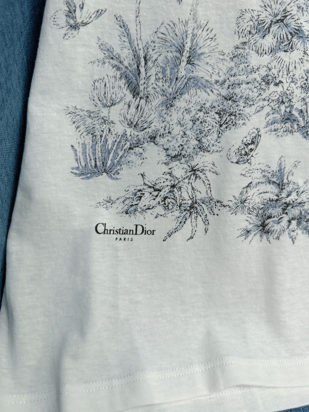 Dior Floral Print T-Shirt: Lightweight Cotton-Linen Blend, Slim Fit 9 cmp i1747121134937 7571 0 7