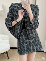 La nouvelle jupe cannage d'automne et d'hiver de Dio*r a un design jacquard classique à motif cannage princesse Diana. Elle est non seulement à la mode, mais ajoute également une touche d'élégance. Le design une pièce est également très raisonnable. se porte très bien. Modifiez votre silhouette et vous faites paraître plus mince et plus grande. Numéro de code: L, 1 La nouvelle jupe cannage d’automne et d’hiver de Dio*r a un design jacquard classique à motif cannage princesse Diana. Elle est non seulement à la mode, mais ajoute également une touche d’élégance. Le design une pièce est également très raisonnable. se porte très bien. Modifiez votre silhouette et vous faites paraître plus mince et plus grande. Numéro de code: L,