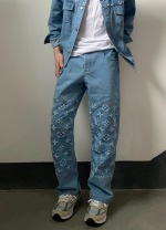 Homme Louis Vuitto*n Nouveau pantalon en jean du début du printemps de Louis Vuitto avec lettres brodées, motifs effet découpe Monogram devant et derrière, délavage bleu clair pour ajouter un effet décontracté, design à empiècements épissés, boutons gravés brillants en métal, version droite, non choix de taille. Numéro S M L XL. 1 Homme Louis Vuitto*n Nouveau pantalon en jean du début du printemps de Louis Vuitto avec lettres brodées, motifs effet découpe Monogram devant et derrière, délavage bleu clair pour ajouter un effet décontracté, design à empiècements épissés, boutons gravés brillants en métal, version droite, non choix de taille. Numéro S M L XL.