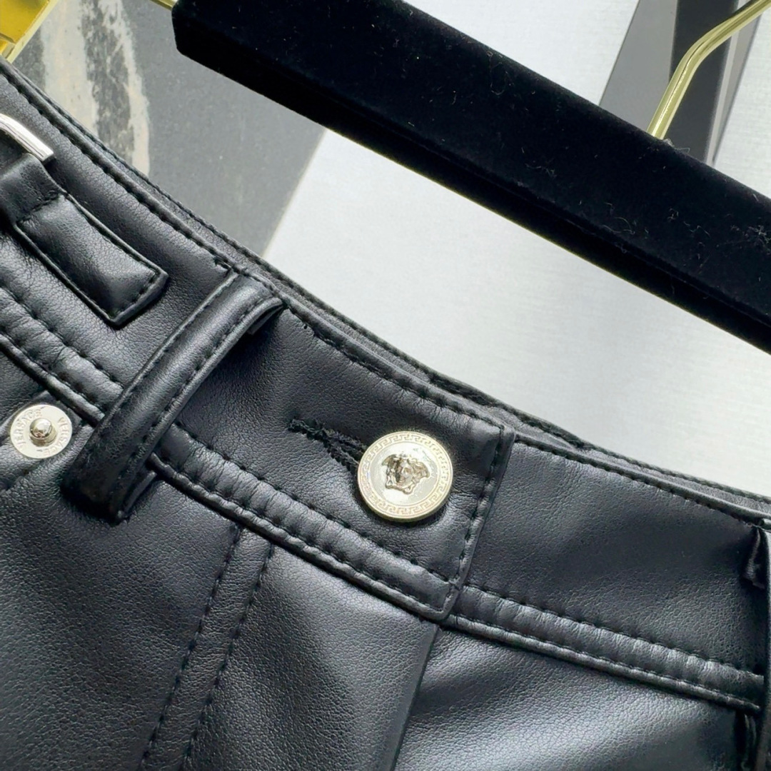 “Stylish Pencil Pants with Gold Details: P621 Original Rags Collection” - 图片 5