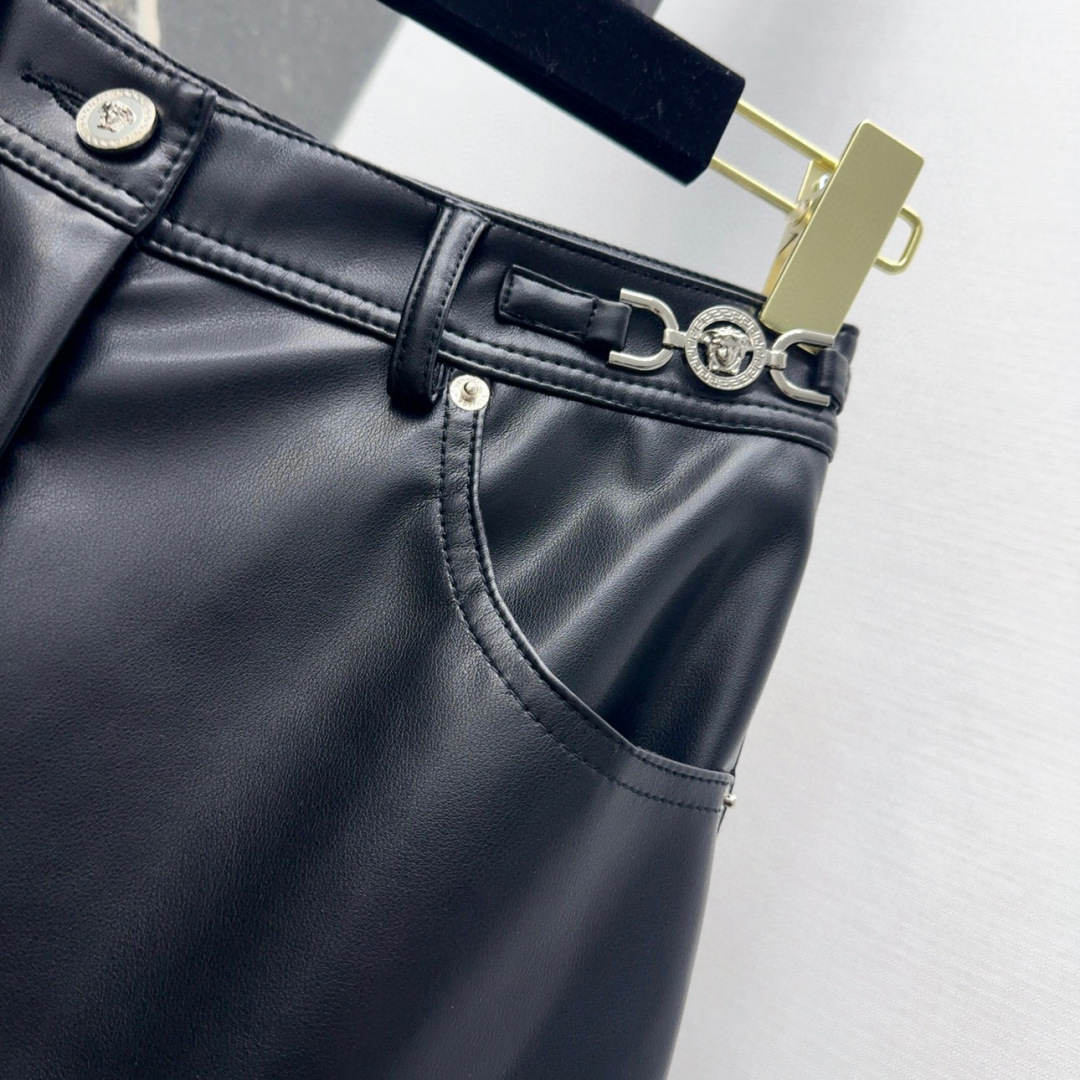“Stylish Pencil Pants with Gold Details: P621 Original Rags Collection” - 图片 4