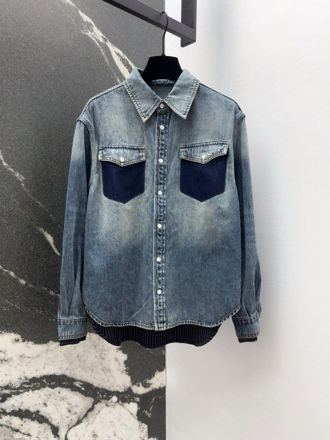 Spring Collection: Retro-Inspired Fermented Women’s Denim Shirt with Unique Stripes - 图片 1