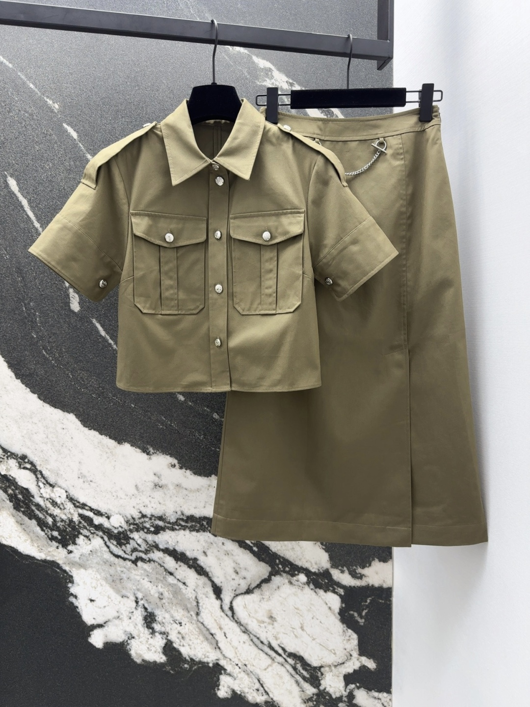 “MCQ 25SS Women’s Clothing: Chic Green Suit for Spring/Summer Collection”