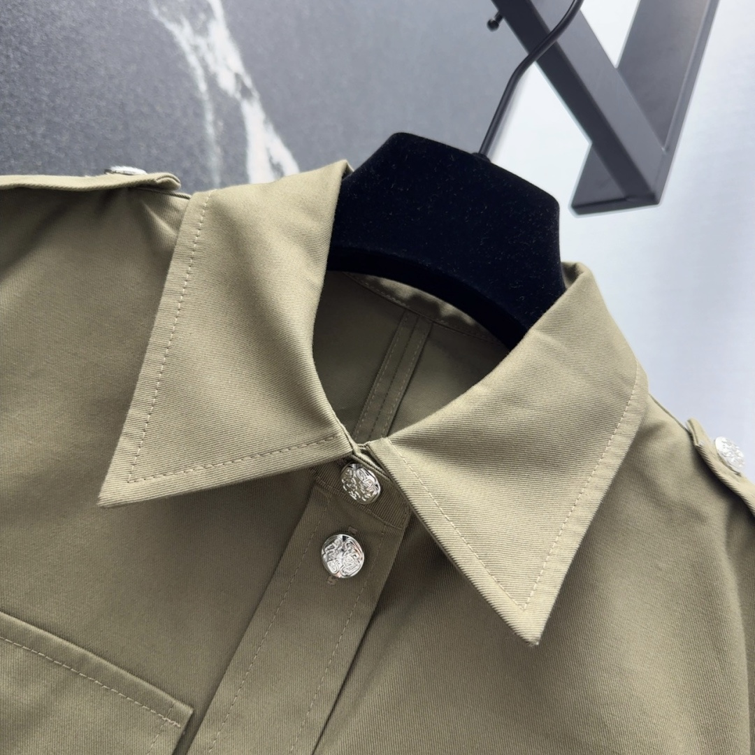 Spring/Summer 25SS Women’s Clothing: Qucchi Green Suit with Short Sleeved Shirt and Skirt - 图片 4