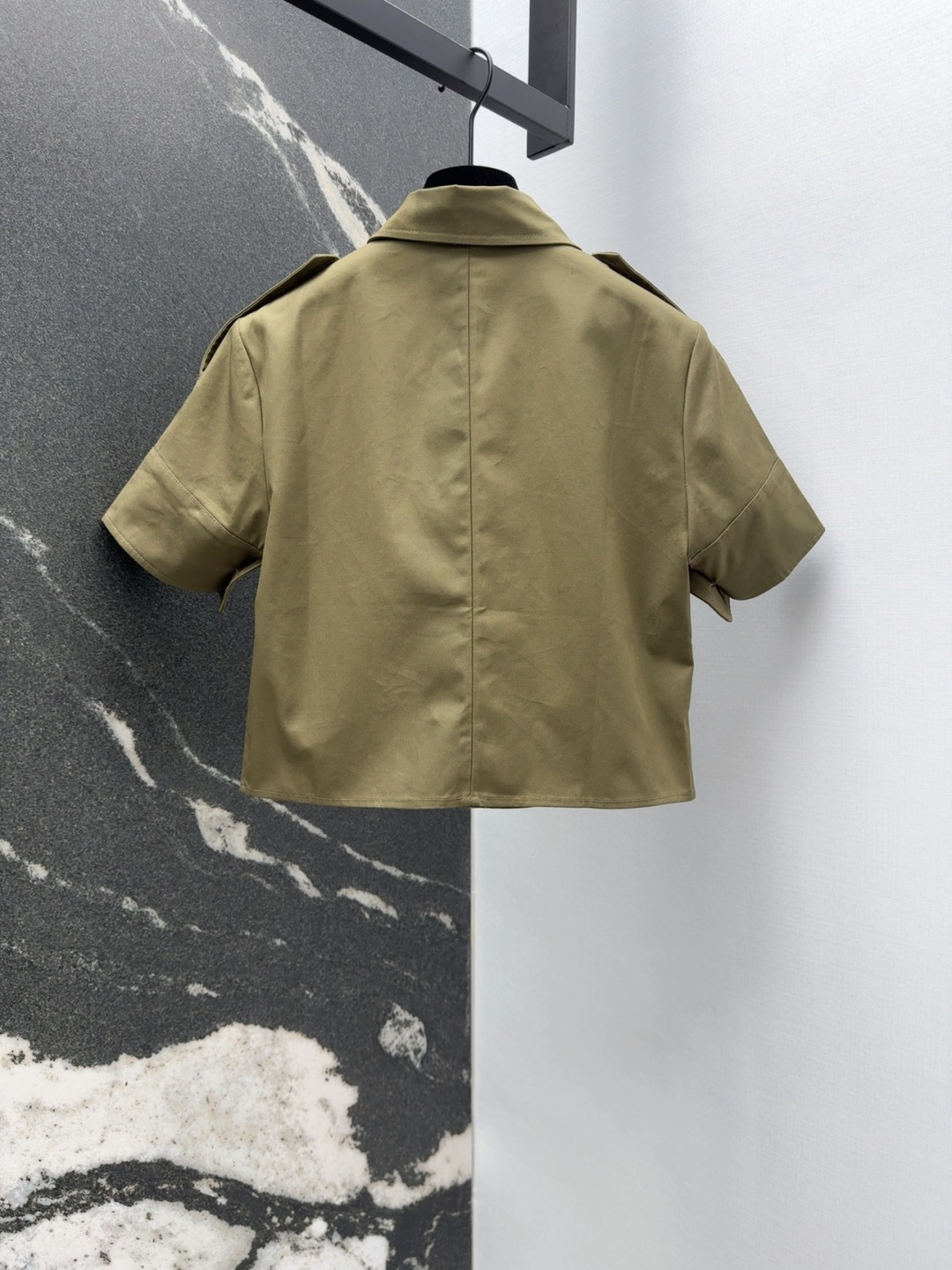 Spring/Summer 25SS Women’s Clothing: Qucchi Green Suit with Short Sleeved Shirt and Skirt - 图片 9