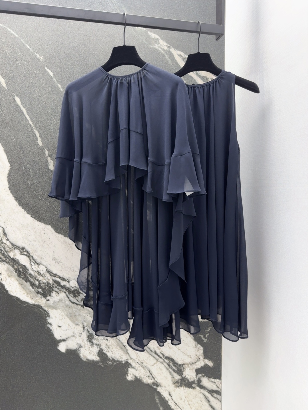 P644 One-Size-Fits-All Dress with CH ~ E 25SS Blue Cloaks: Elegant French Style