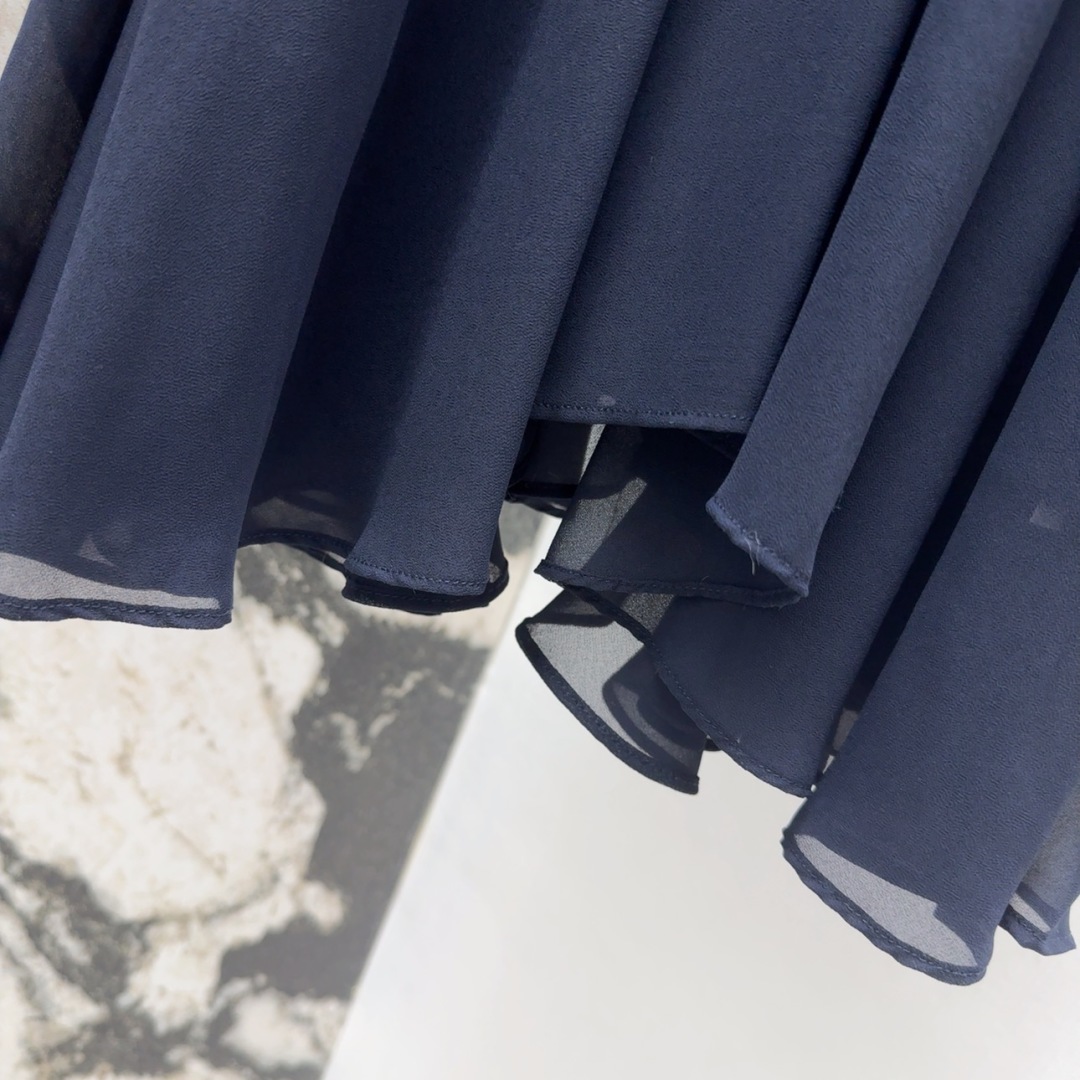 P644 One-Size-Fits-All Dress with CH ~ E 25SS Blue Cloaks: Elegant French Style - 图片 7