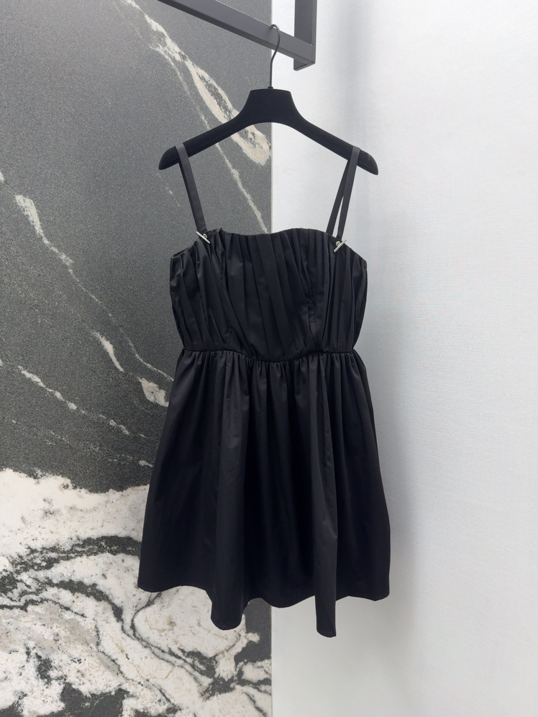 High-Quality Silk-Cotton Dress: Classic Black System with Stylish Hardware Fitting