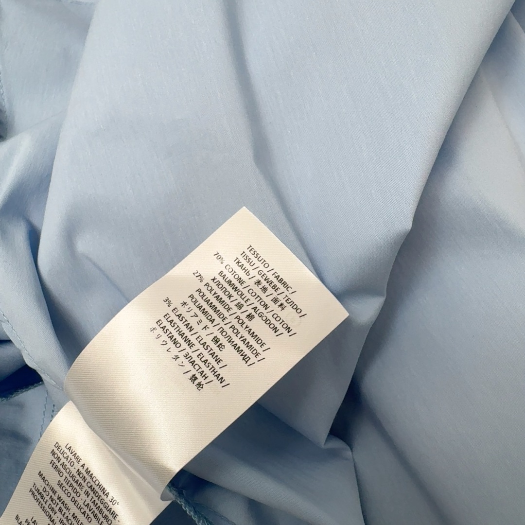 “MCQ 25SS Spring Summer Female Suit: Irregular Cut-Out Dress & Badge Shirt” - 图片 8
